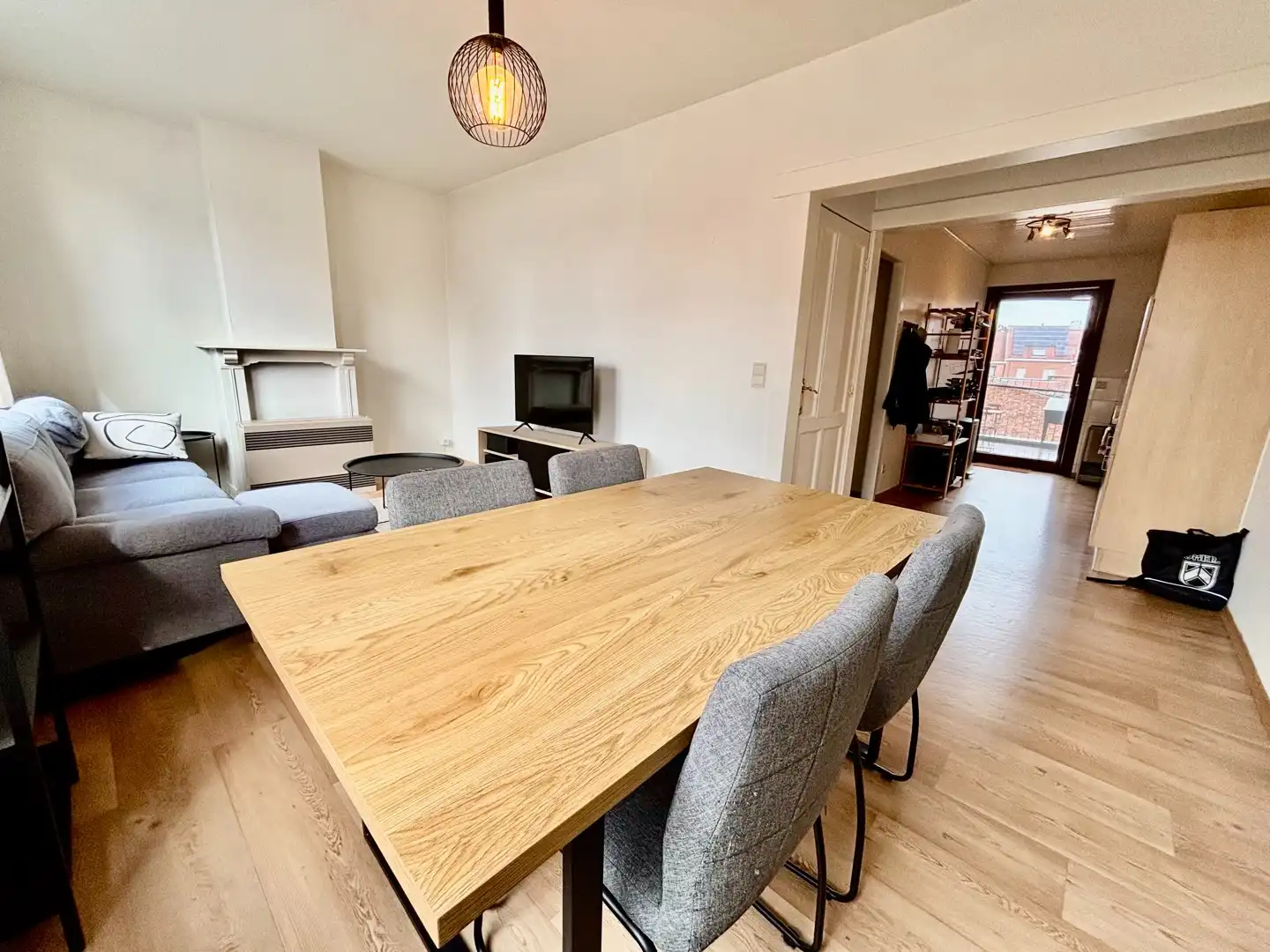 Lichtrijk appartement met terras aan de stadsrand van Roeselare foto 5