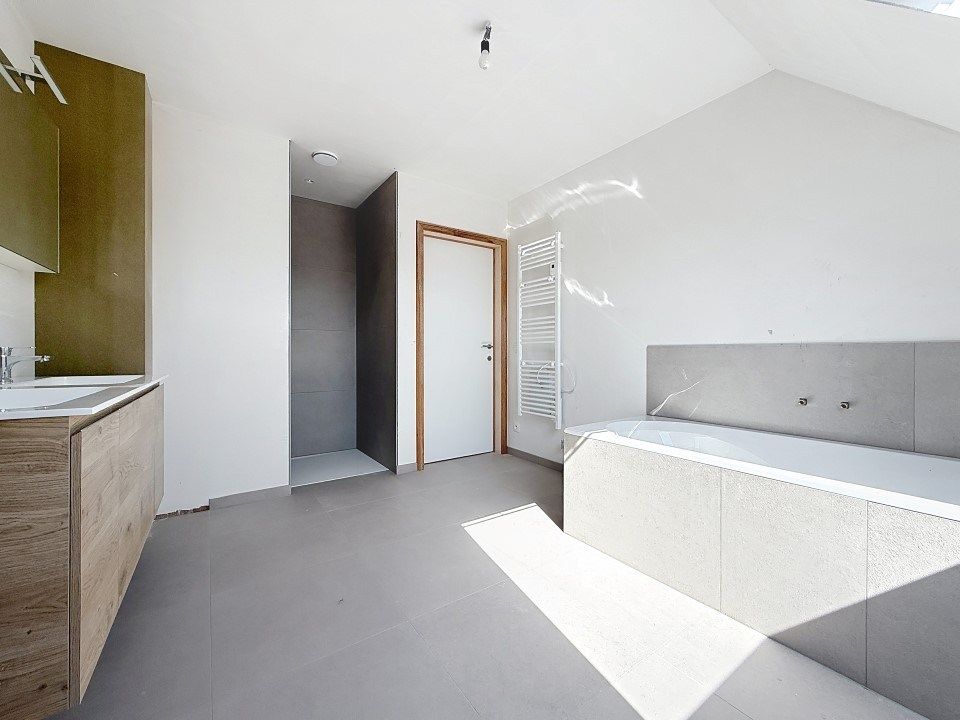 Prachtige nieuwbouwwoning met garage in het centrum van Westrozebeke foto 4