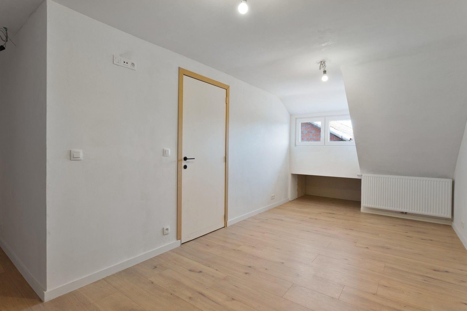 Recent gerenoveerde woning met groen zicht in Ruiselede foto 18