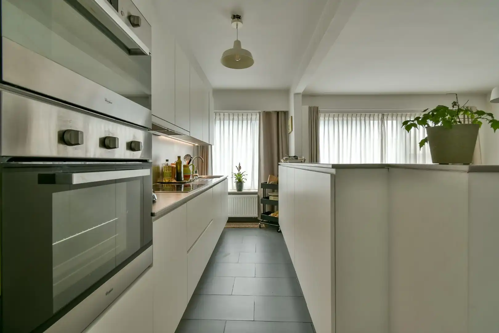 Instapklaar en lichtrijk appartement in centrum Torhout! foto 6