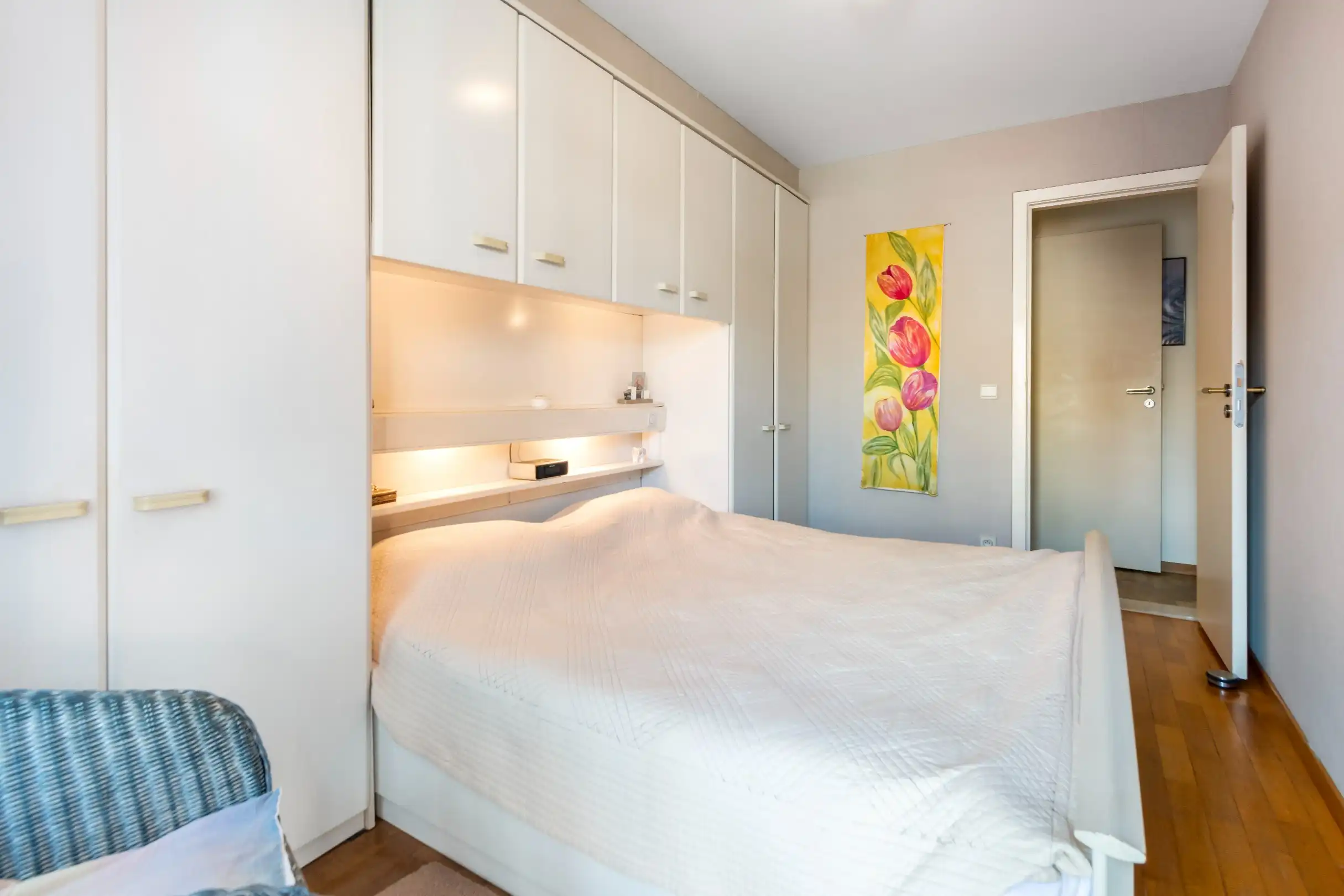 Zeer goed onderhouden zuidgericht appartement, centraal gelegen dichtbij het strand en de winkels. Parking mogelijk. foto 17