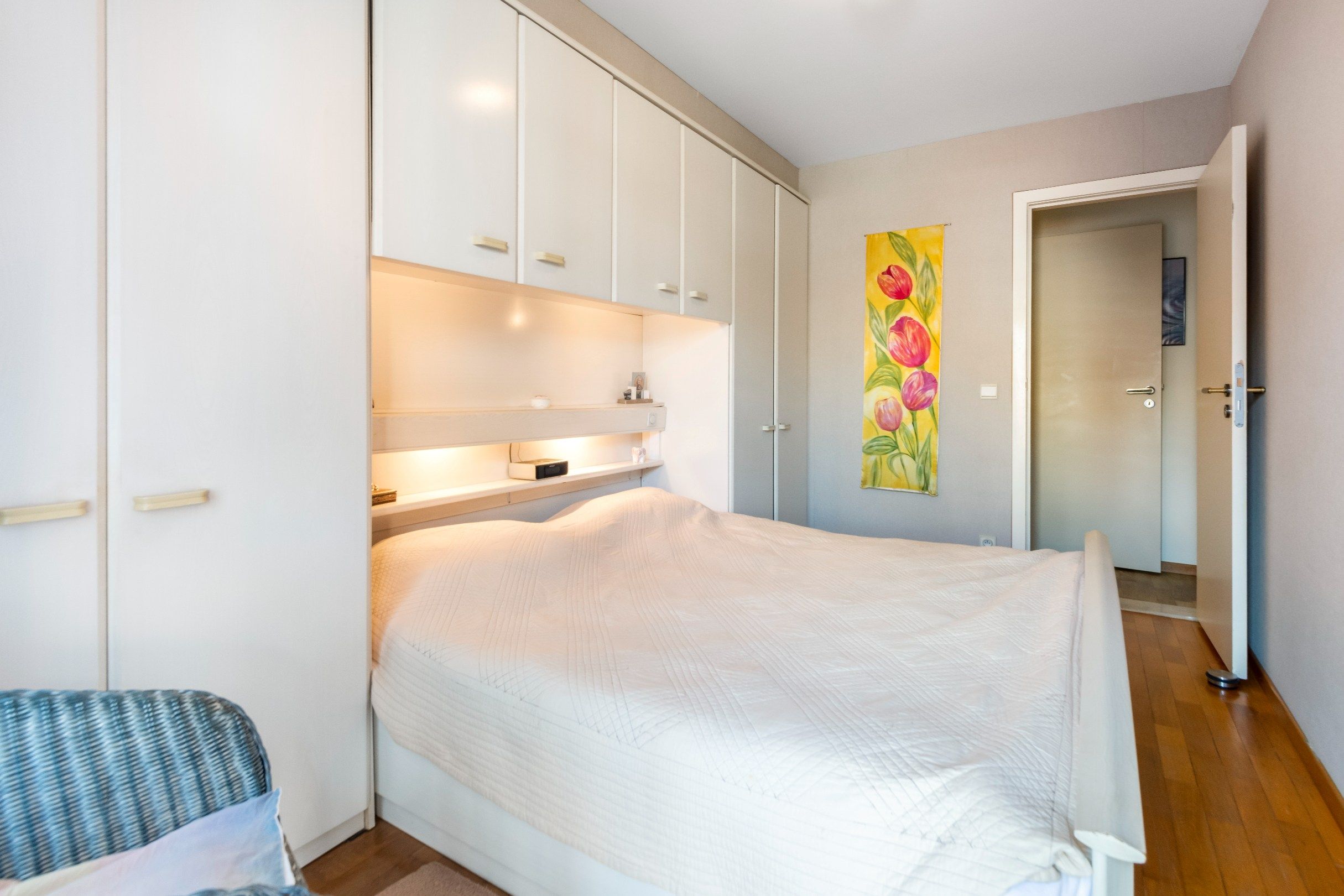 Zeer goed onderhouden zuidgericht appartement, centraal gelegen dichtbij het strand en de winkels. Parking mogelijk. foto 17