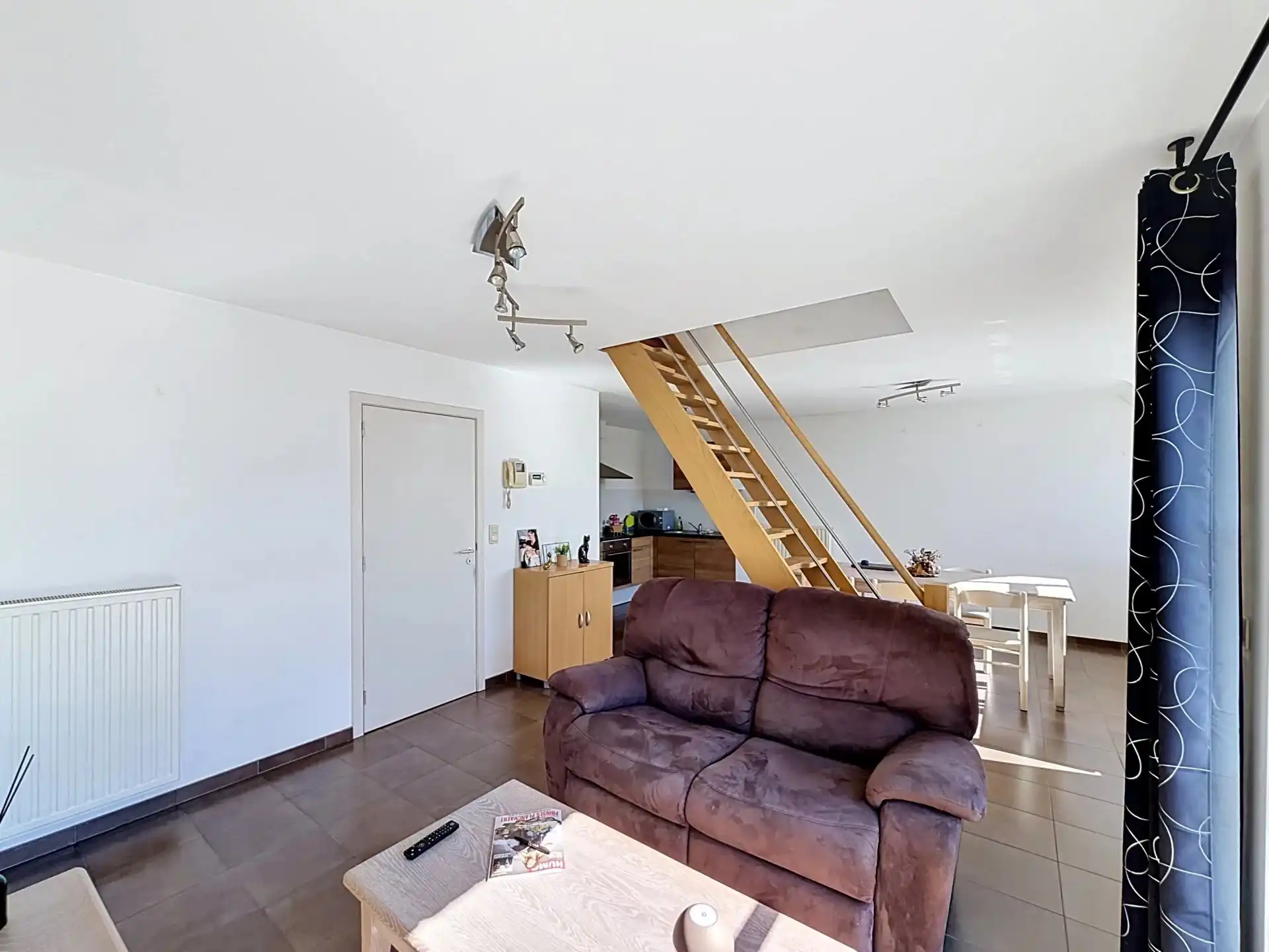 Duplex appartement met 2 slaapkamers, 2 terrassen en ondergrondse staanplaats en berging. foto 3