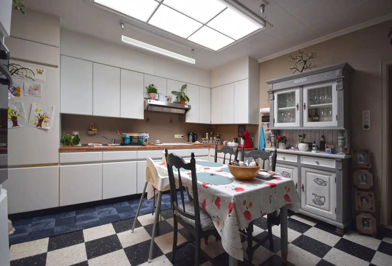 Mooie rijwoning in Ardooie - met achterliggende garage foto 4