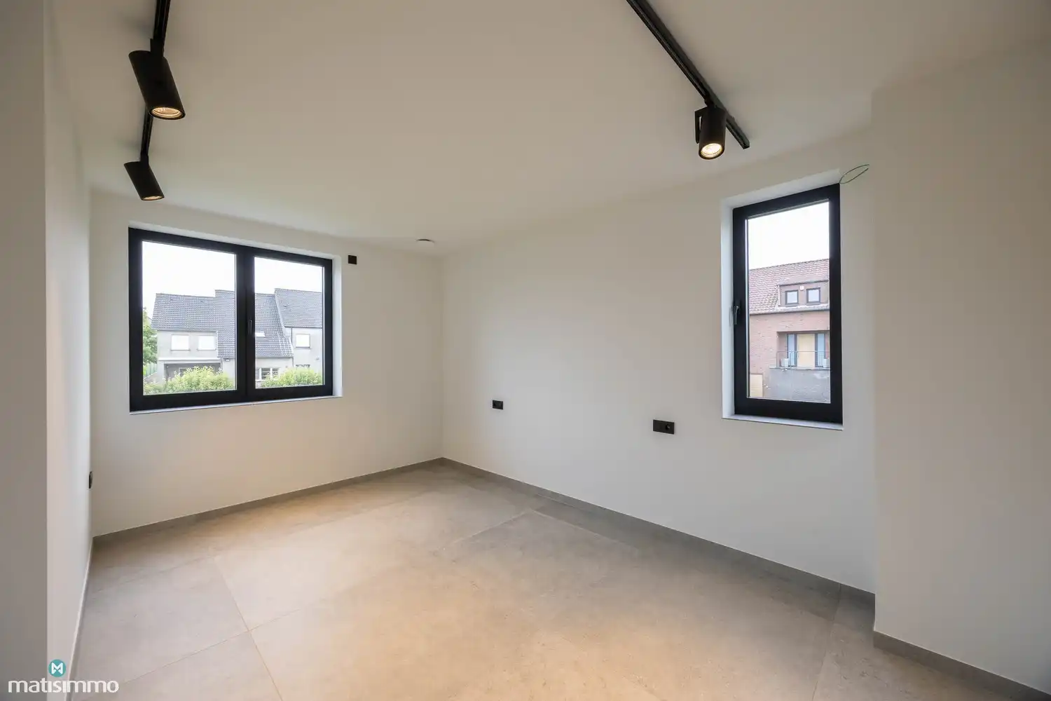 HOOGWAARDIG AFGEWERKTE NIEUWBOUWWONING MET DRIE SLAAPKAMERS EN TUIN (INCLUSIEF TUINONDERHOUD) TE RIEMST foto 13