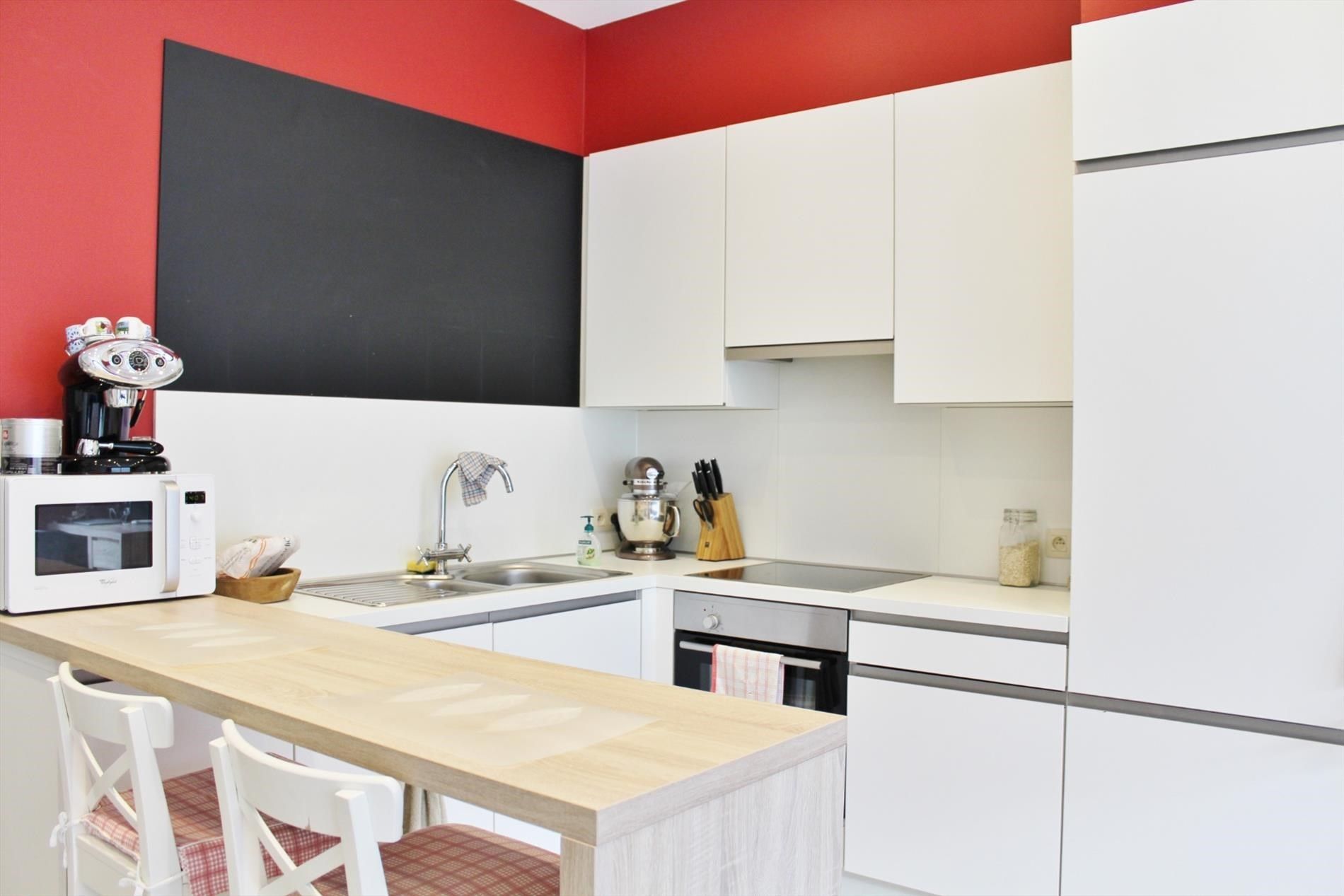 Instapklare ruime gerenoveerde woning met groot zonneterras en koer  foto 4