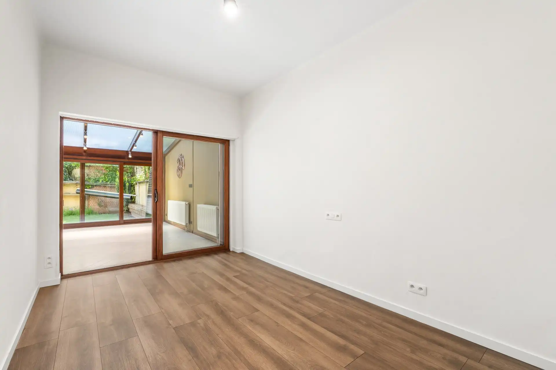 Gerenoveerde één/meergezins/kangeroe woning met 4 mog 5 slaapkamers en tuin. foto 11