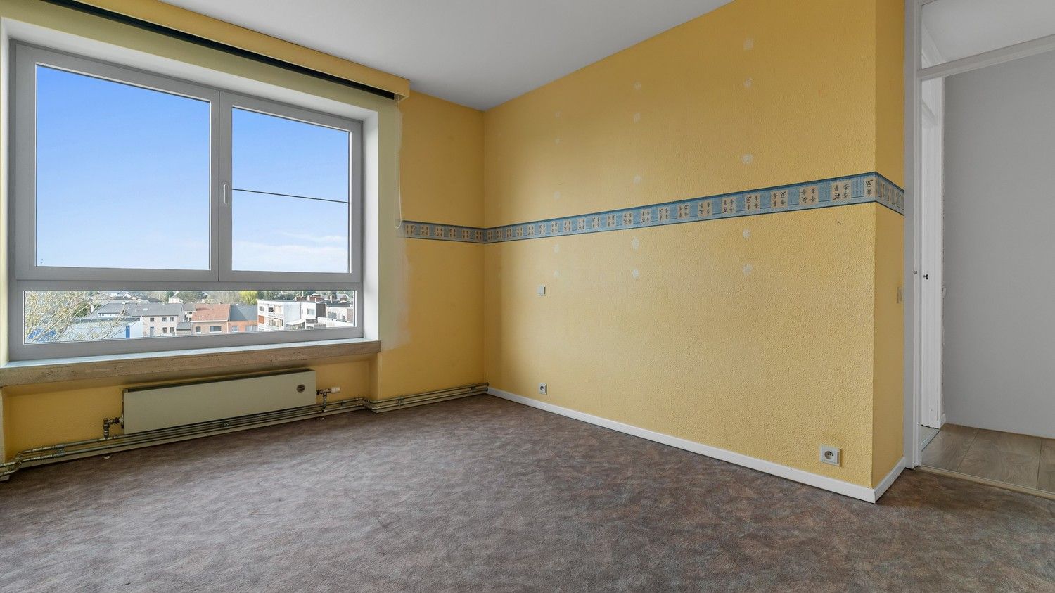 Ruim en lichtrijk appartement met 3 slaapkamers, kelder en autostaanplaats foto 12