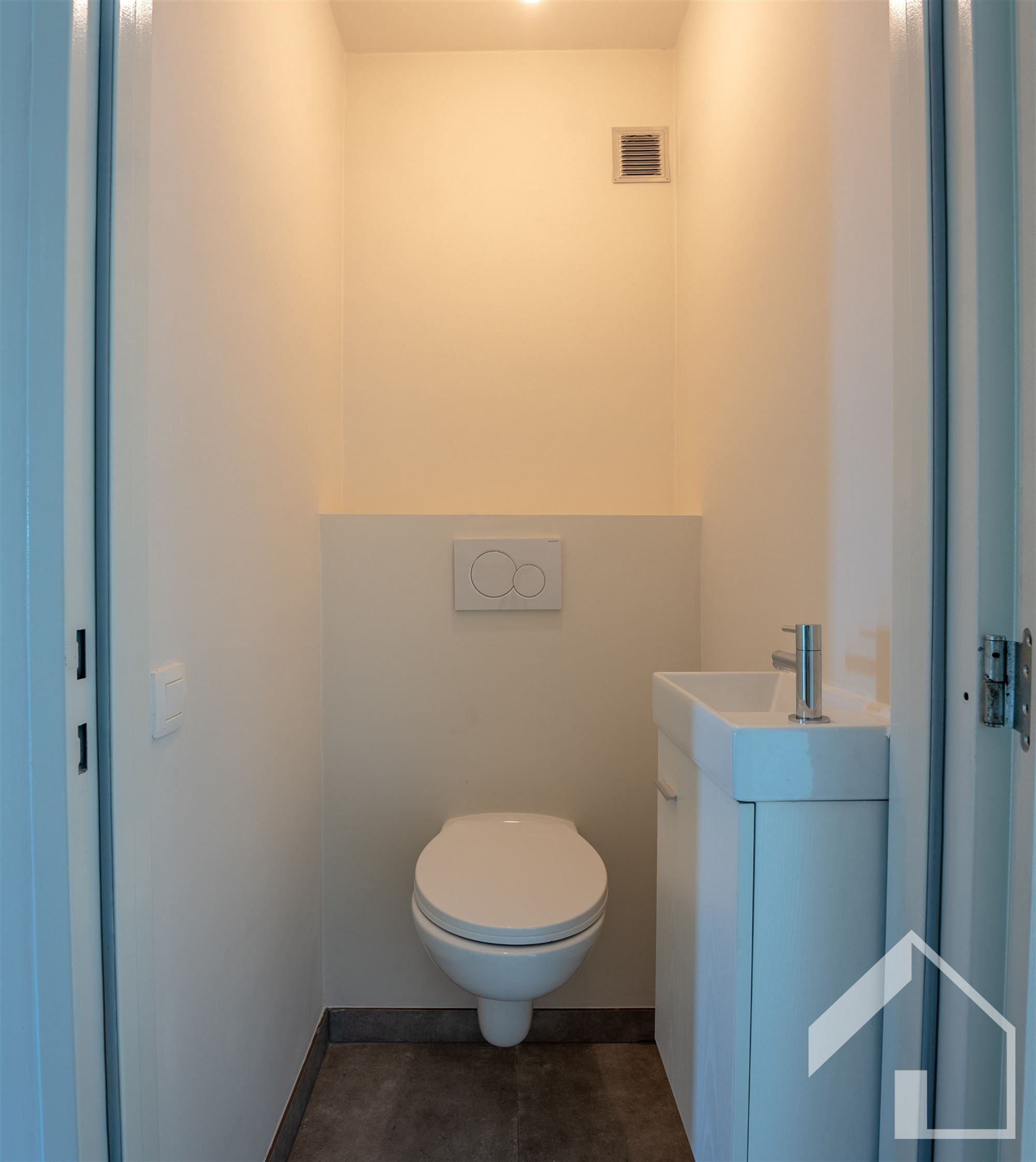 Gerenoveerd 2-slaapkamerappartement met garage foto 12