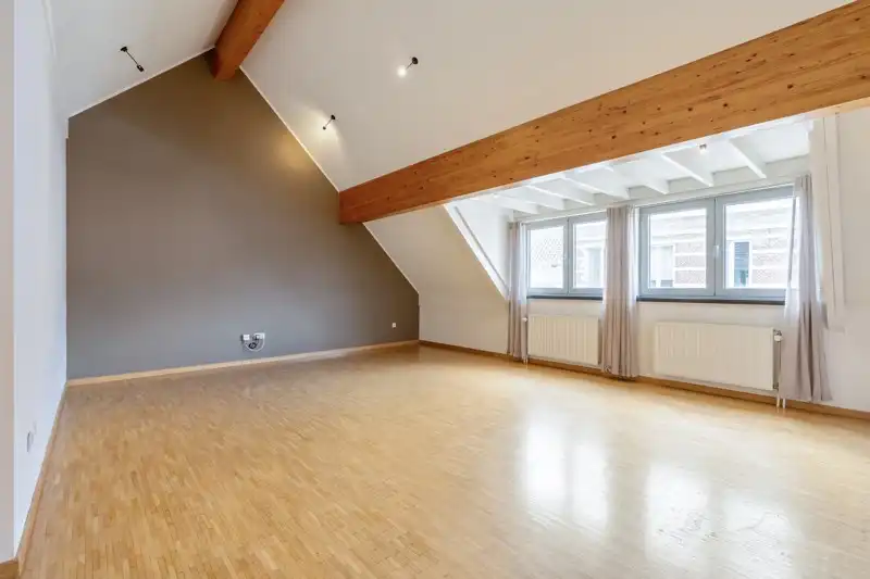 Appartement met 2 slaapkamers, parking en kelderberging in het centrum van Diest foto 5