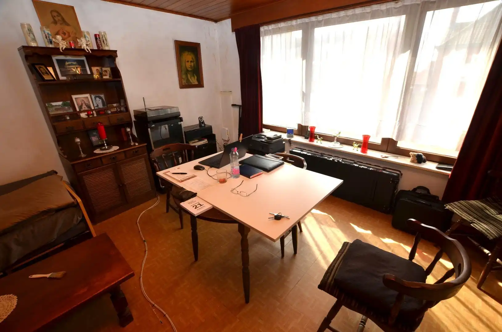 Ruim woonhuis met pakhuis/loods foto 17