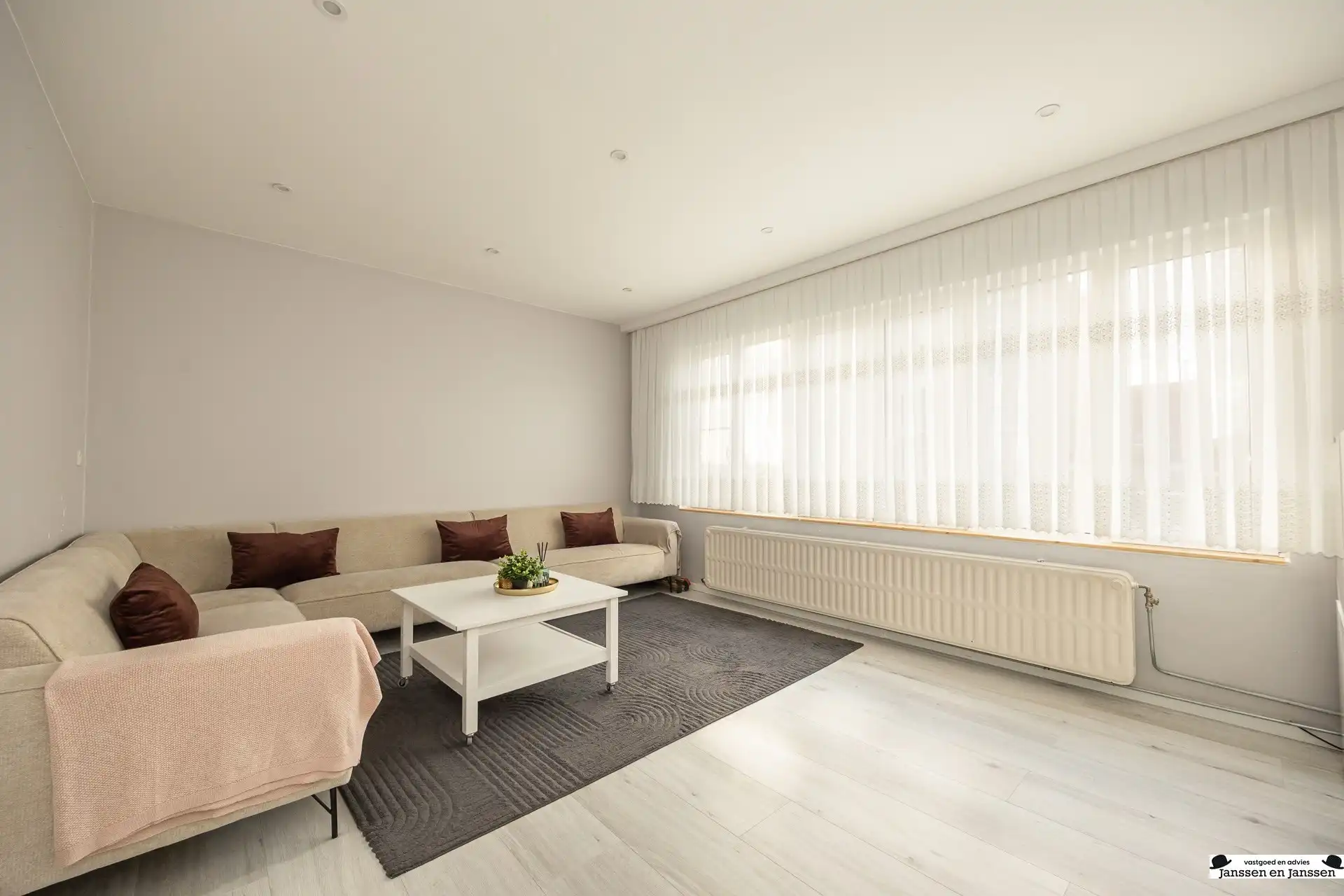 Gerenoveerd 2-slaapkamer appartement te Merksem foto 6