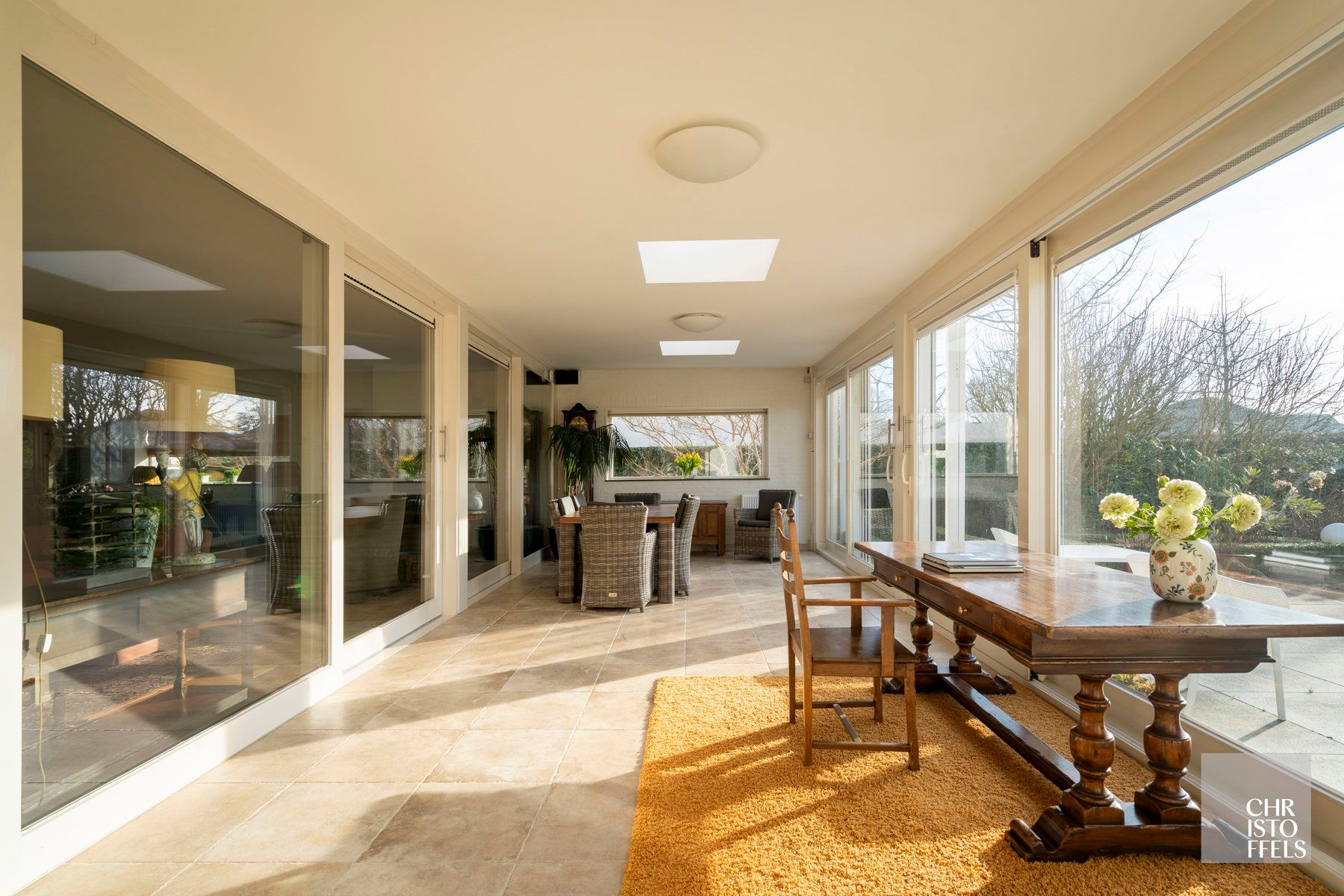 Villa (336m²) met 3 slaapkamers en een zwemvijver op een perceel van 1.219m²!  foto 4