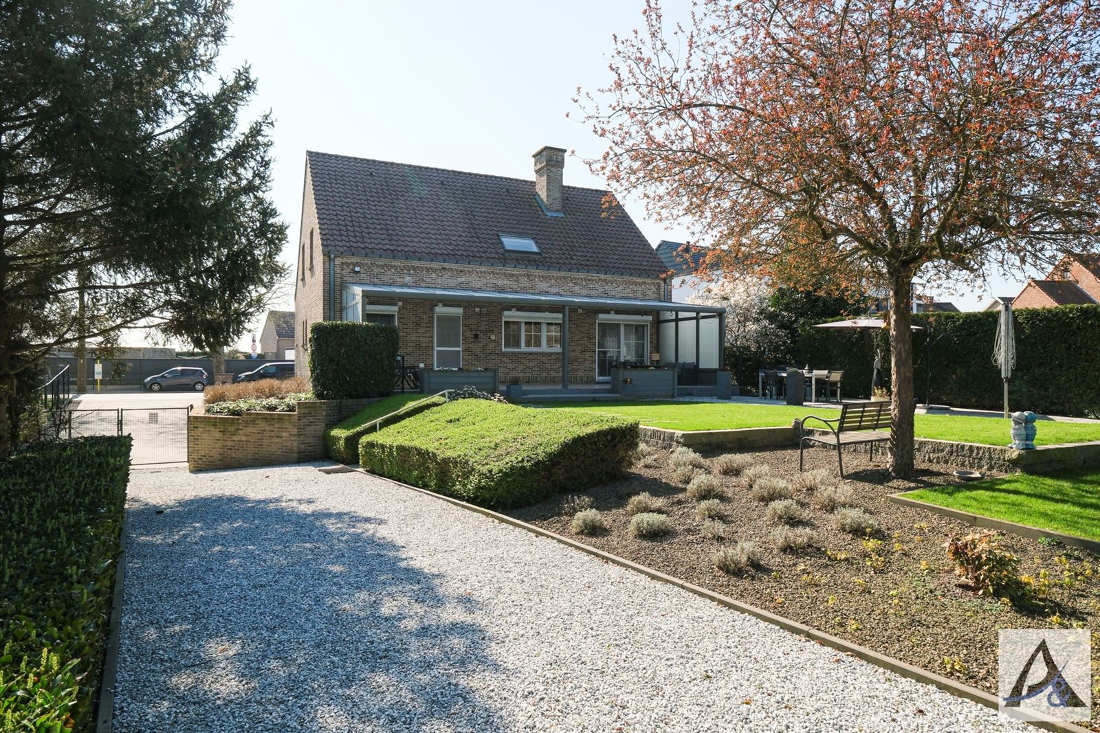 Uitgeruste en instapklare woning op landelijke locatie met label A foto 35