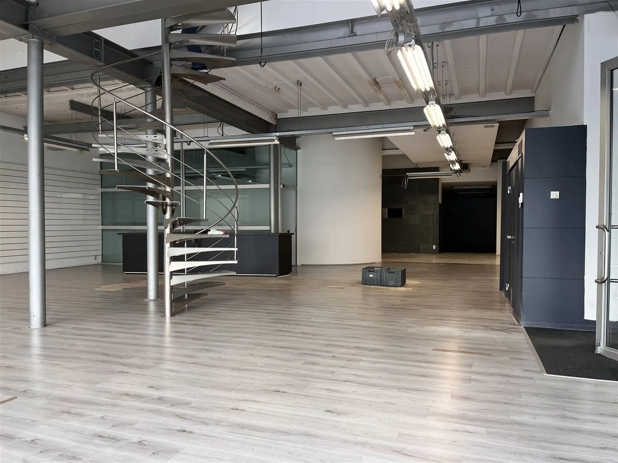 Commercieel pand met open structuur en diverse mogelijkheden foto 3