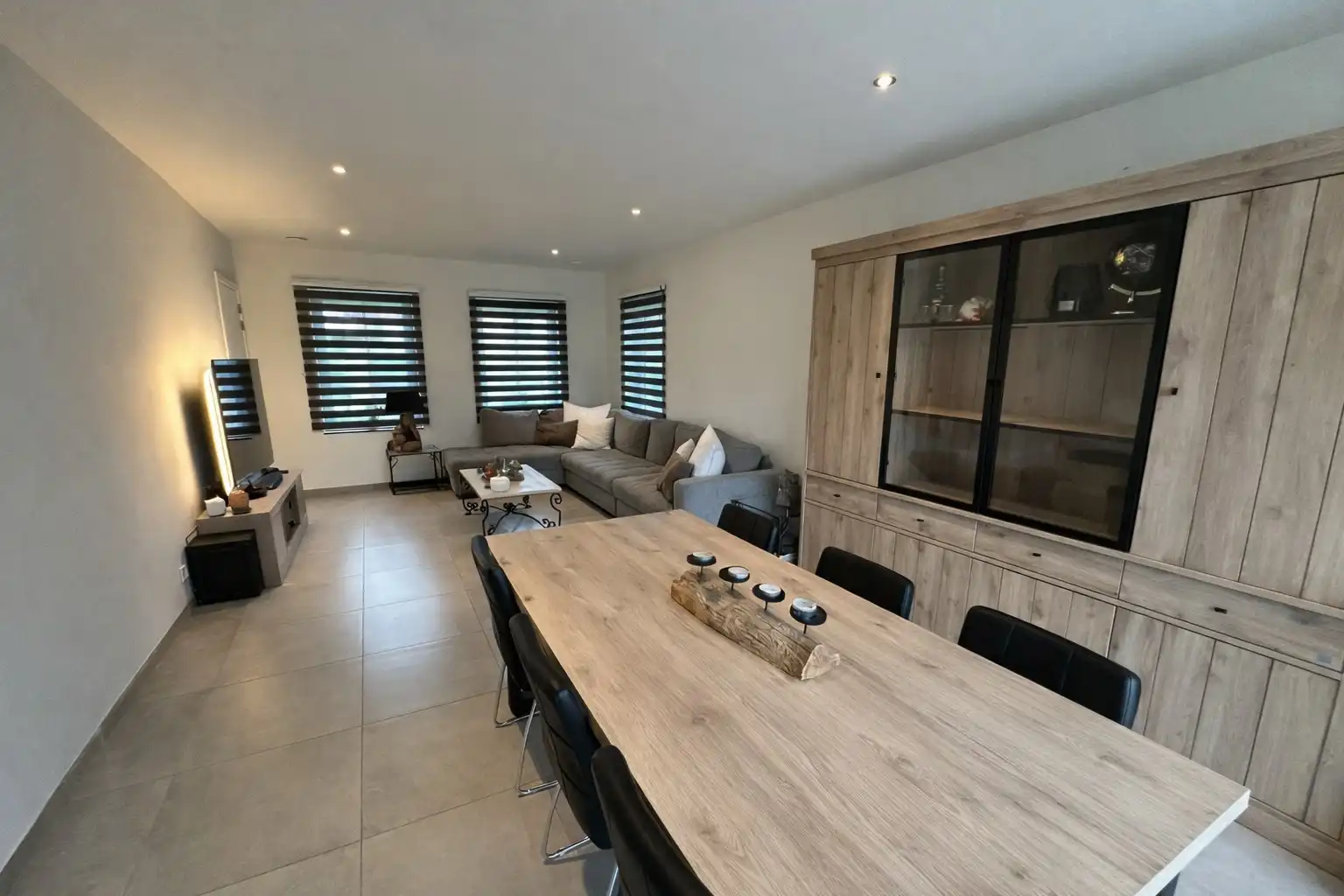 Recente woning in pastorijstijl op een rustige, groene locatie VERKOCHT ONDER REGISTRATIERECHTEN foto 2