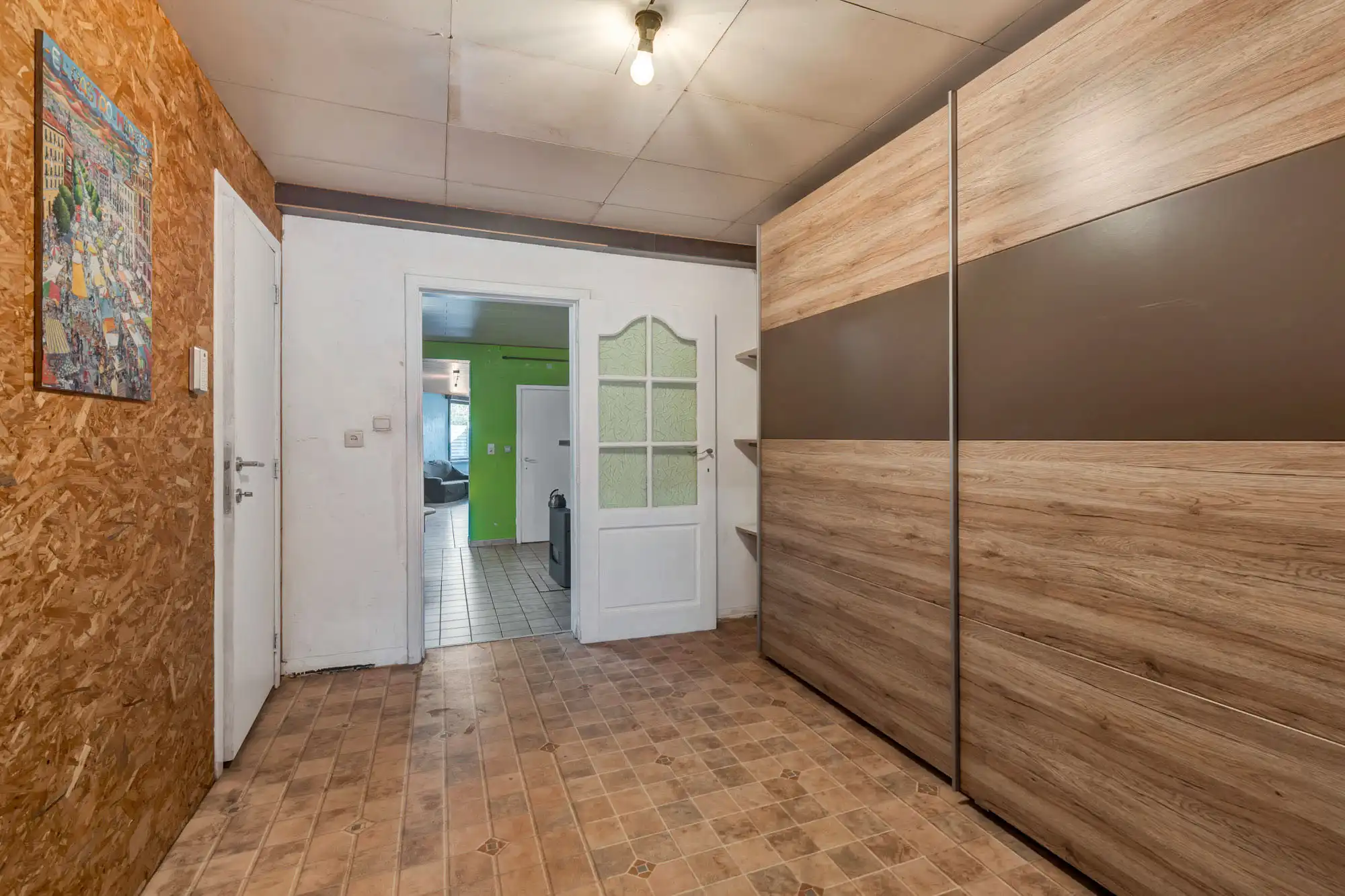 Te renoveren halfopen woning met ruime garage en grote tuin foto 9