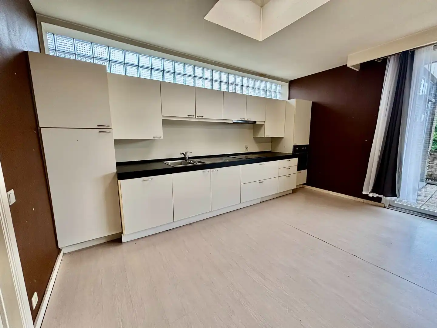 Ruim appartement op het Marktplein in Ardooie foto 4