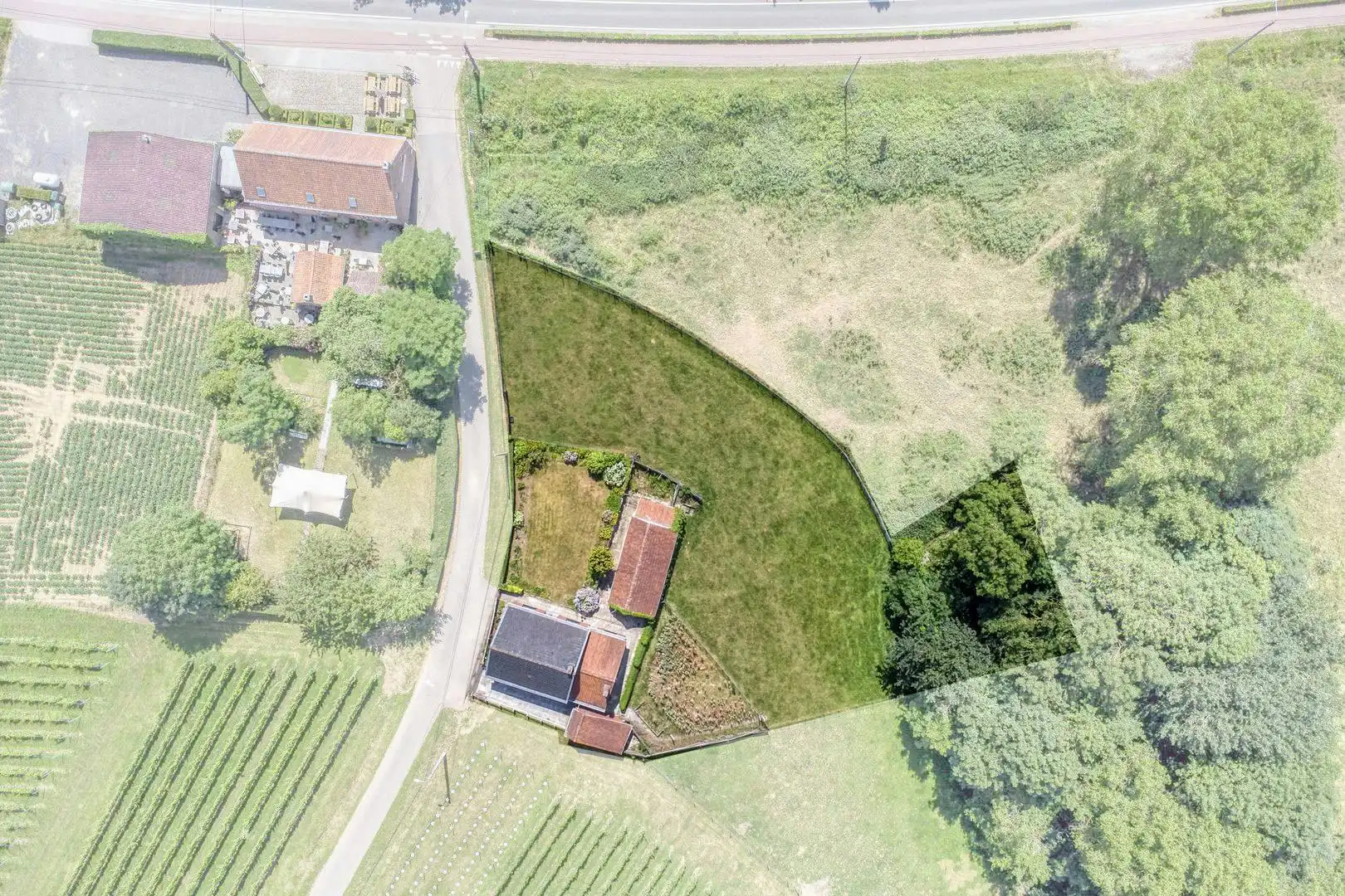 Huis met weide te koop op prachtige locatie in Heuvelland foto 5