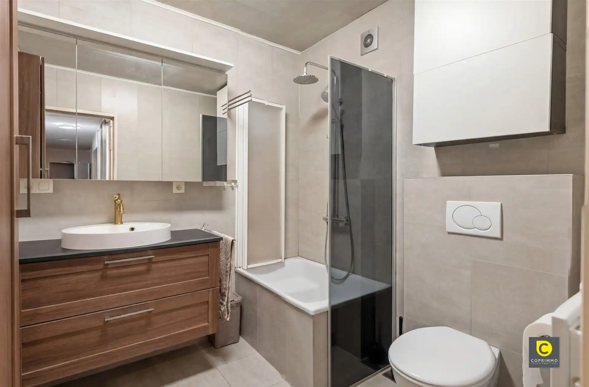 Gelijkvloers app. 190 m² met  4 slk foto 8