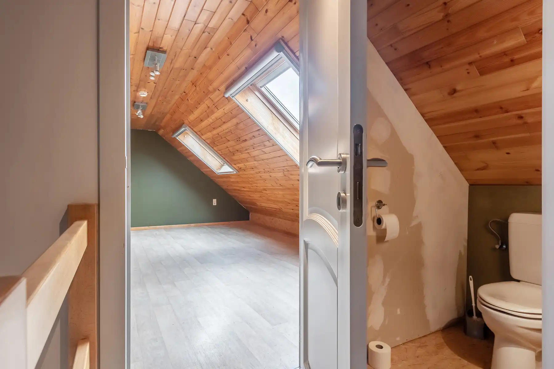 Ruim, triplex appartement met 1 slaapkamer vlakbij centrum foto 21