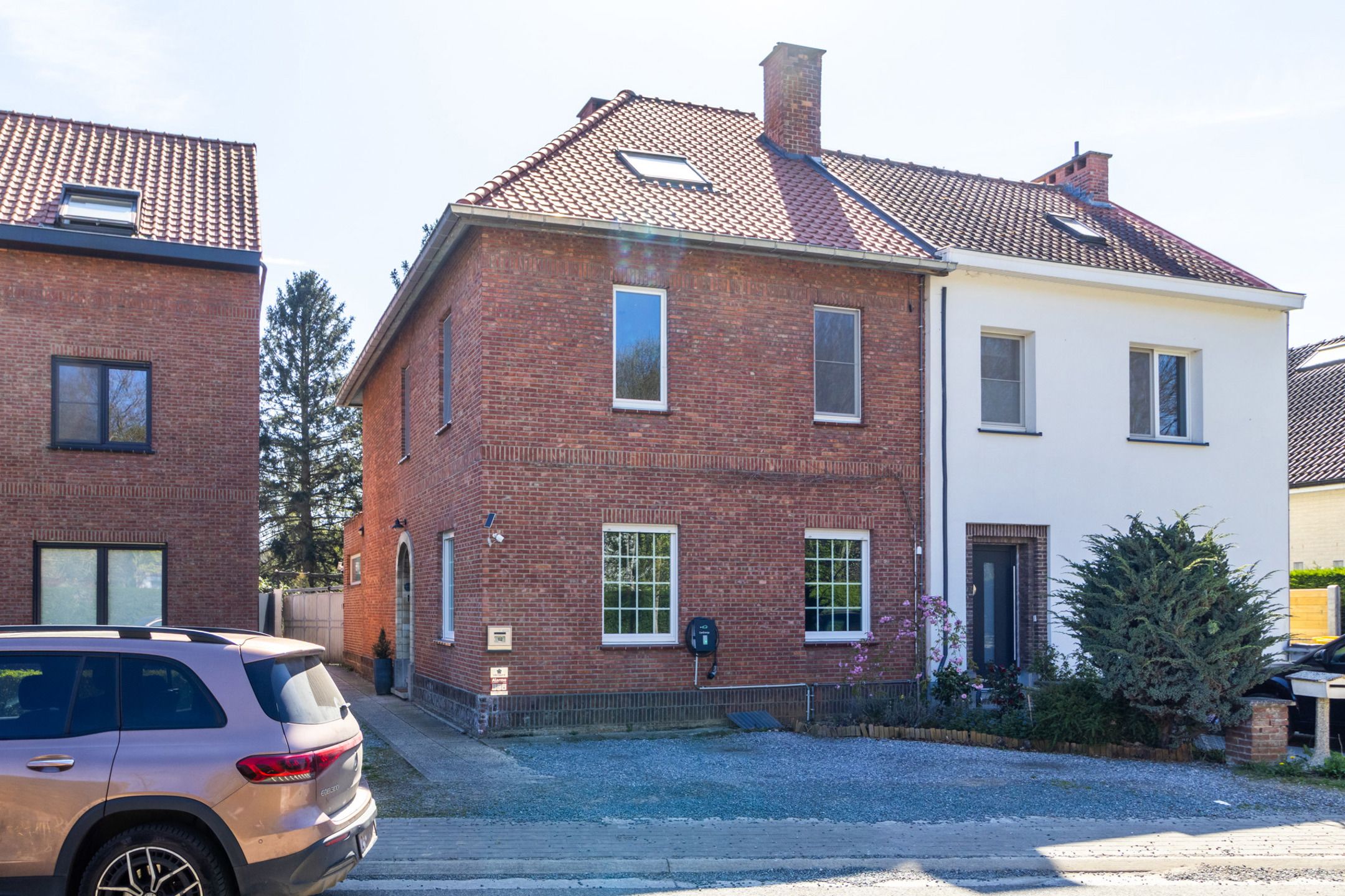 Ruime 3-gevel woning  foto {{pictureIndex}}