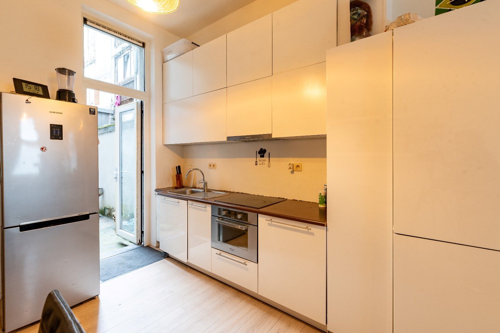 één slaapkamer appartement met koer foto 2