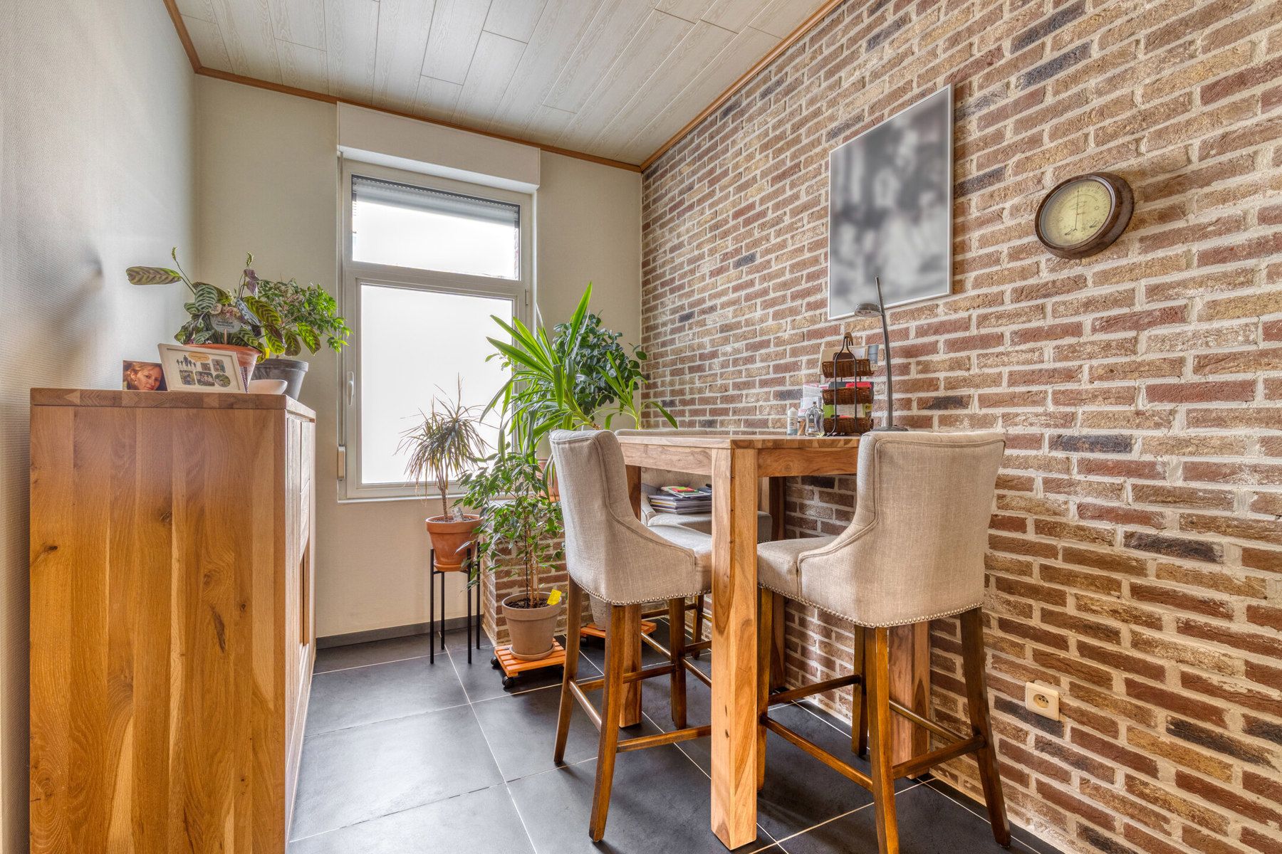 Instapklare starterswoning of investering in hartje Lokeren foto 2