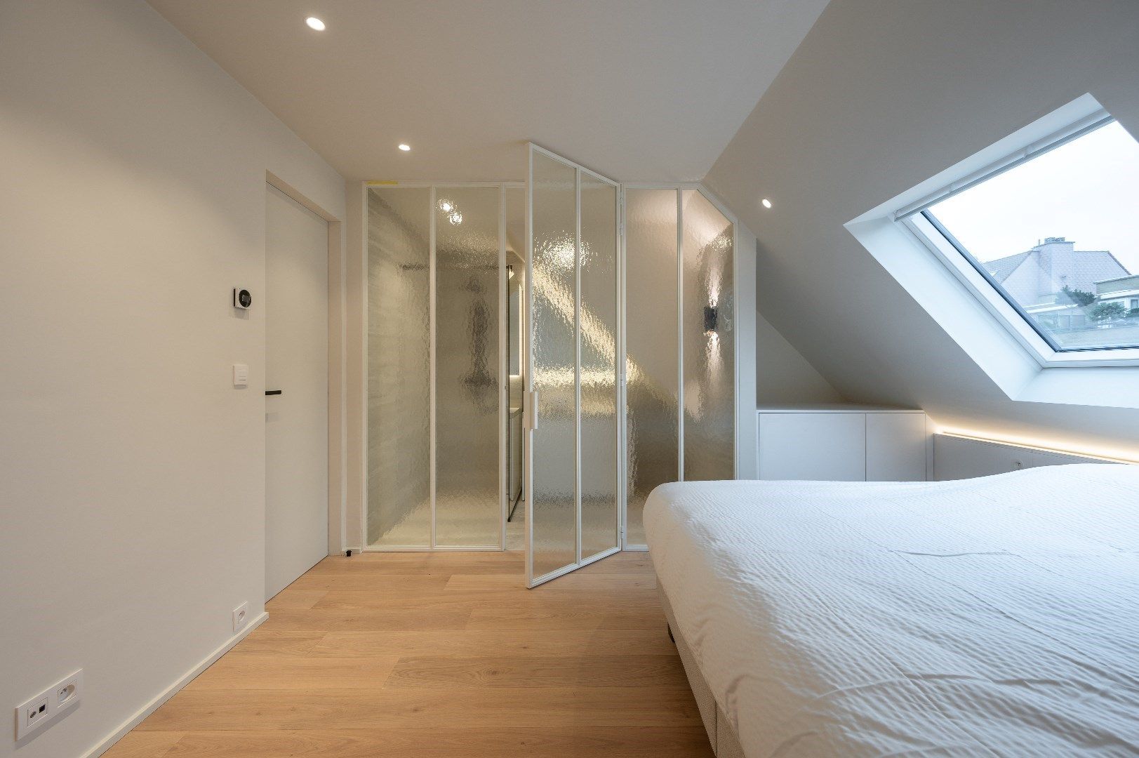 Luxueus afgewerkt duplex dakapp. met open zicht over de villa's van het Zoute, gelegen in het centrum van Knokke. Garage te koop foto 22