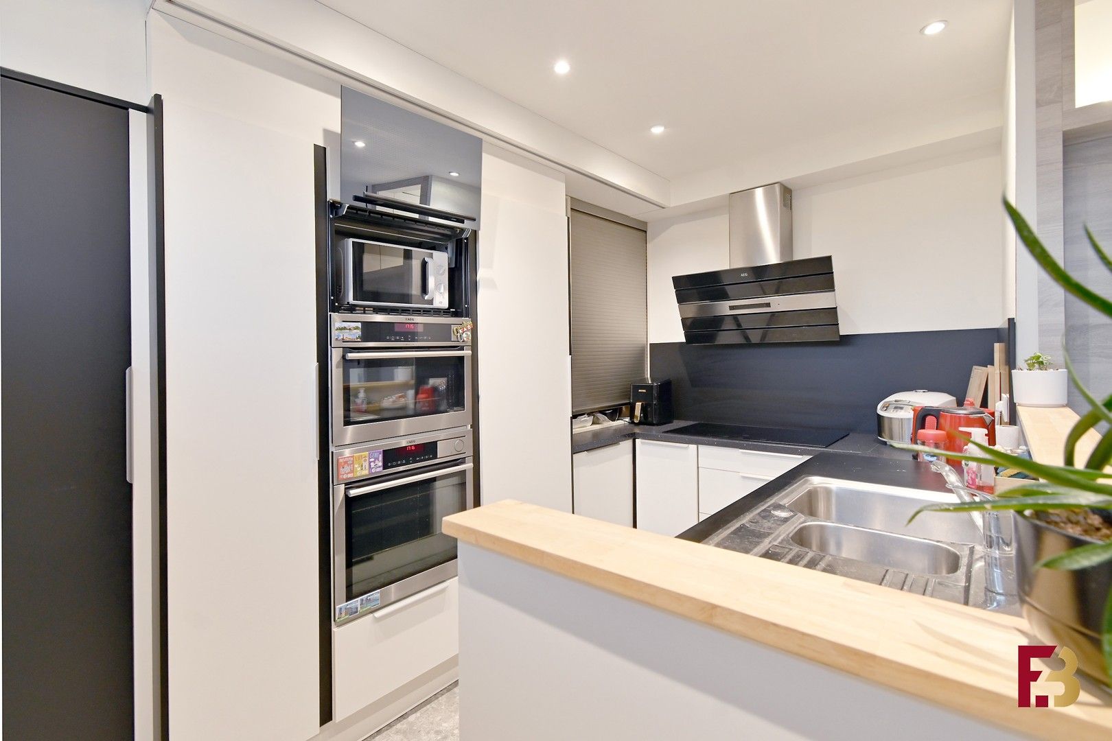 Stijlvol en ruim appartement met terras nabij het centrum van Merelbeke foto 9