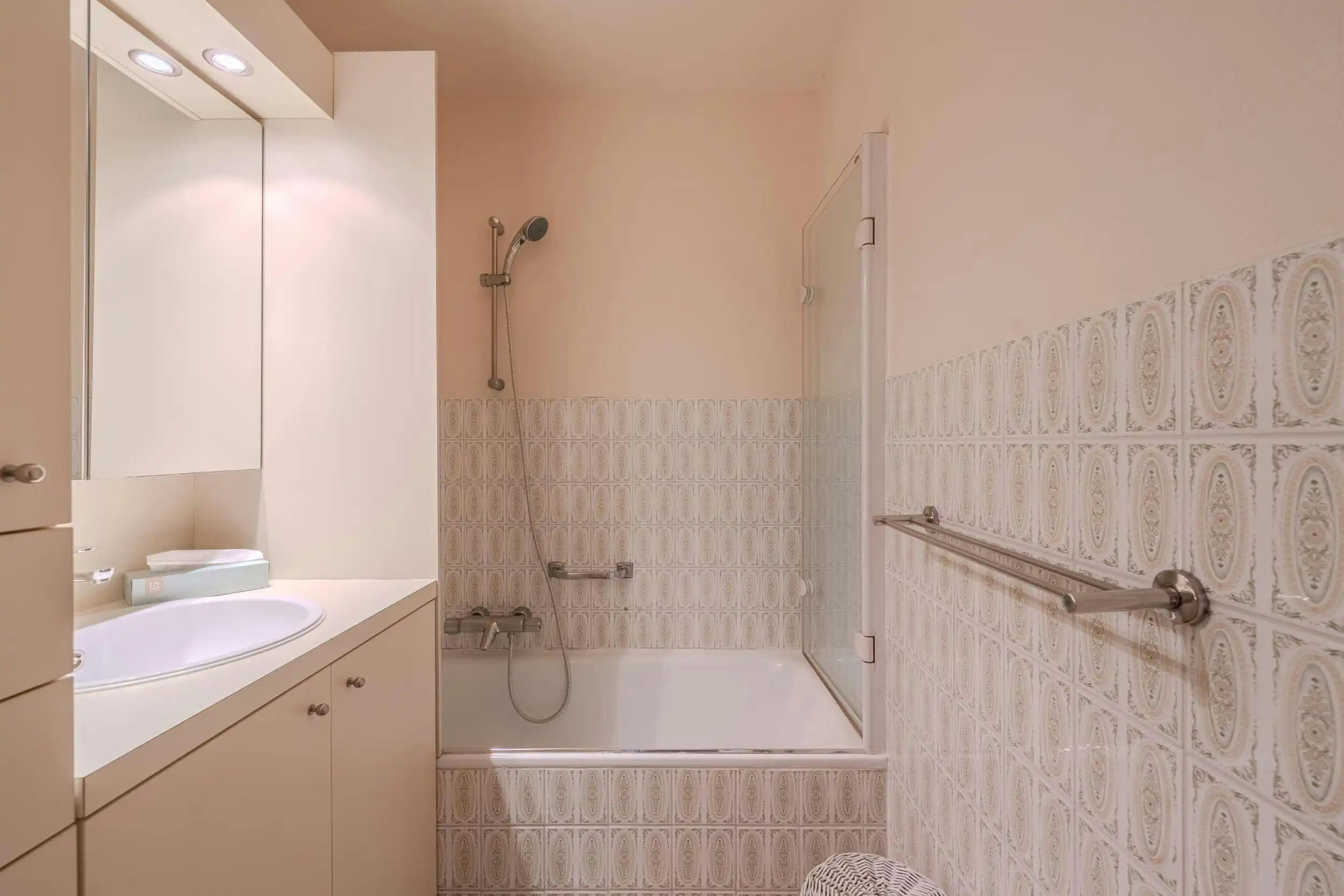 Ruim 2 slaapkamer appartement met frontaal zeezicht foto 9