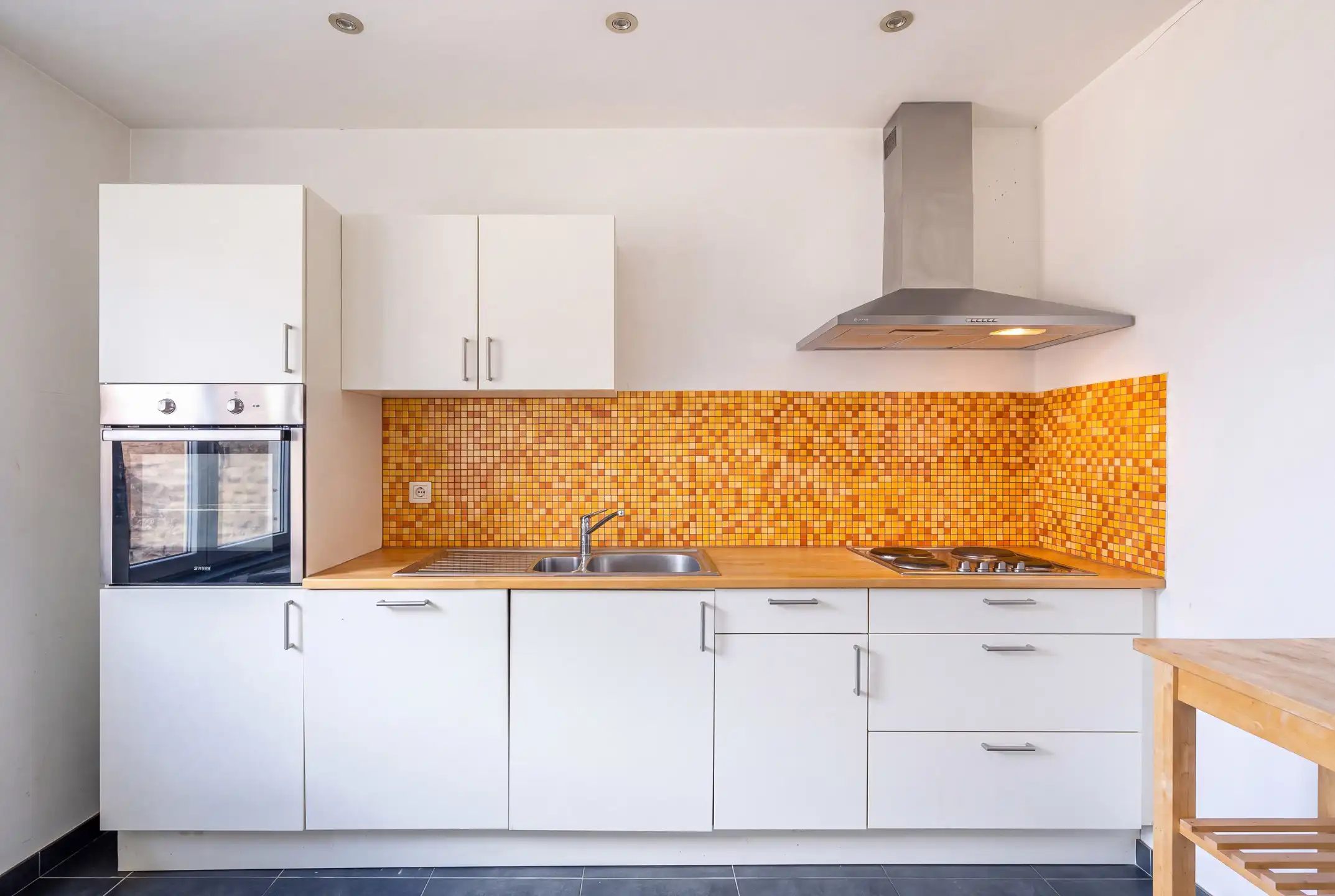Gerenoveerd appartement met 2 slpkamers van ± 92m² foto 7