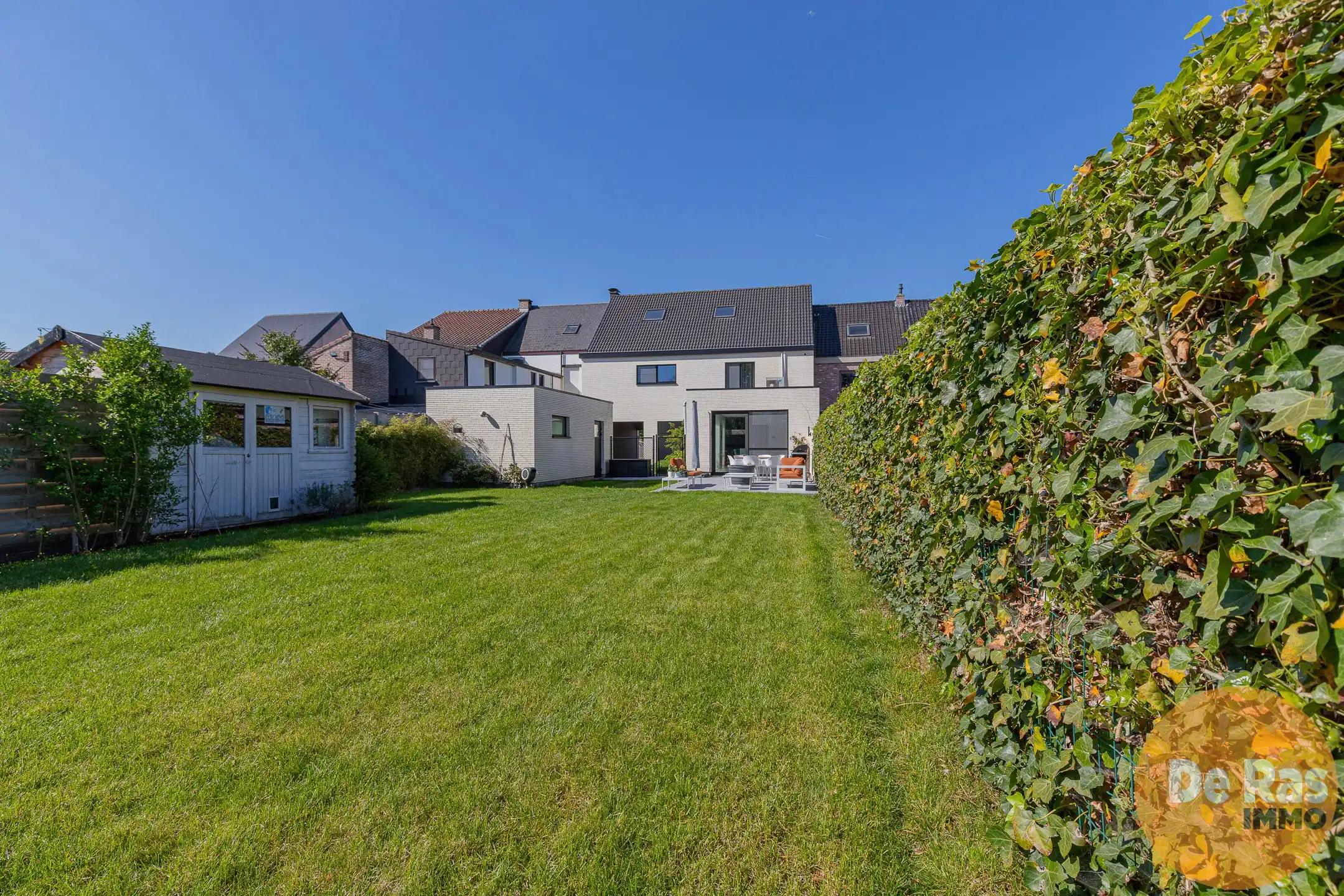 WICHELEN - Exclusief gerenoveerde woning met 4 slaapkamers foto {{pictureIndex}}