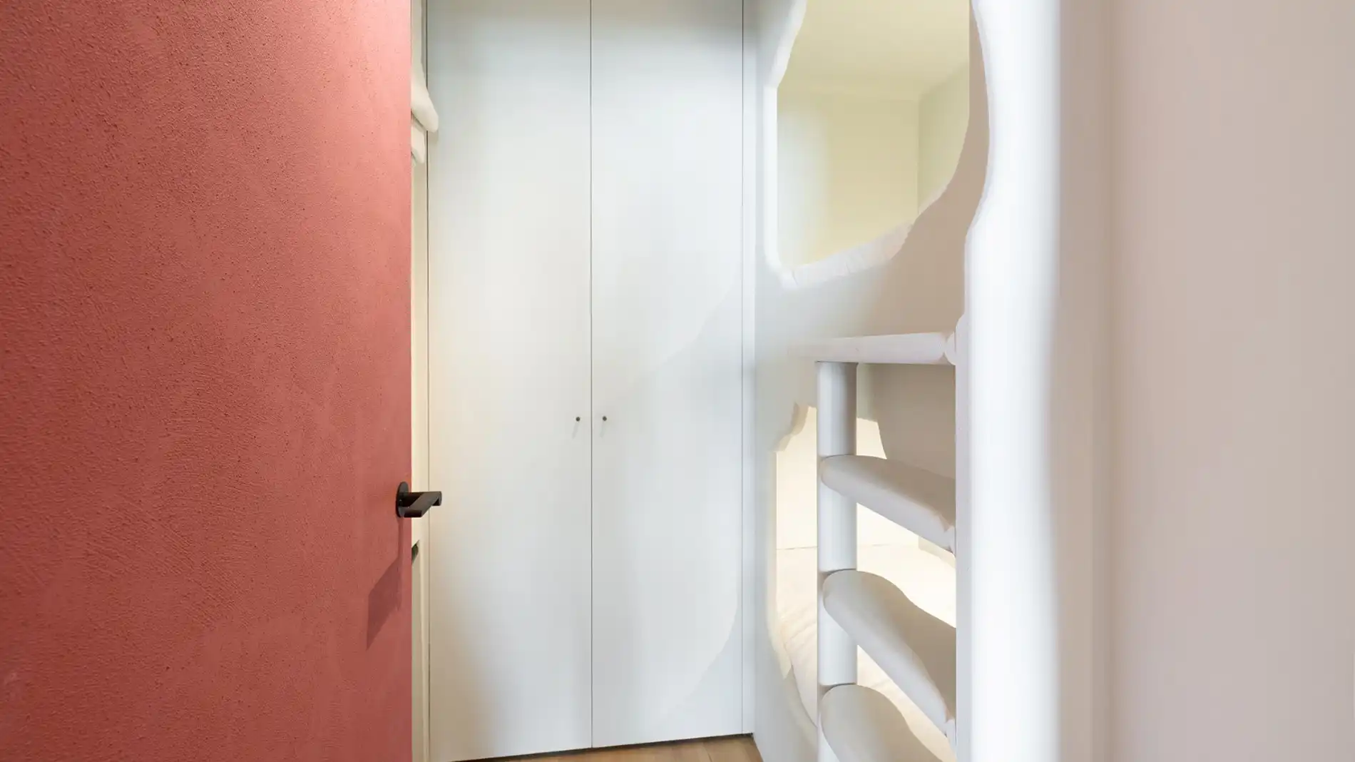 Luxueus gerenoveerd appartement met ZEEzicht, gelegen op het Driehoeksplein. foto 23