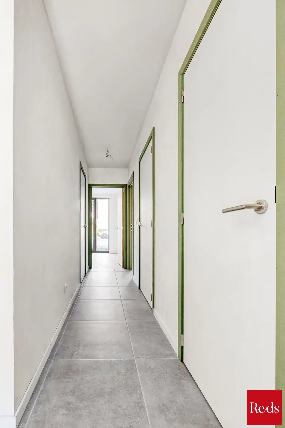Stijlvol gelijkvloers appartement met tuin foto 16