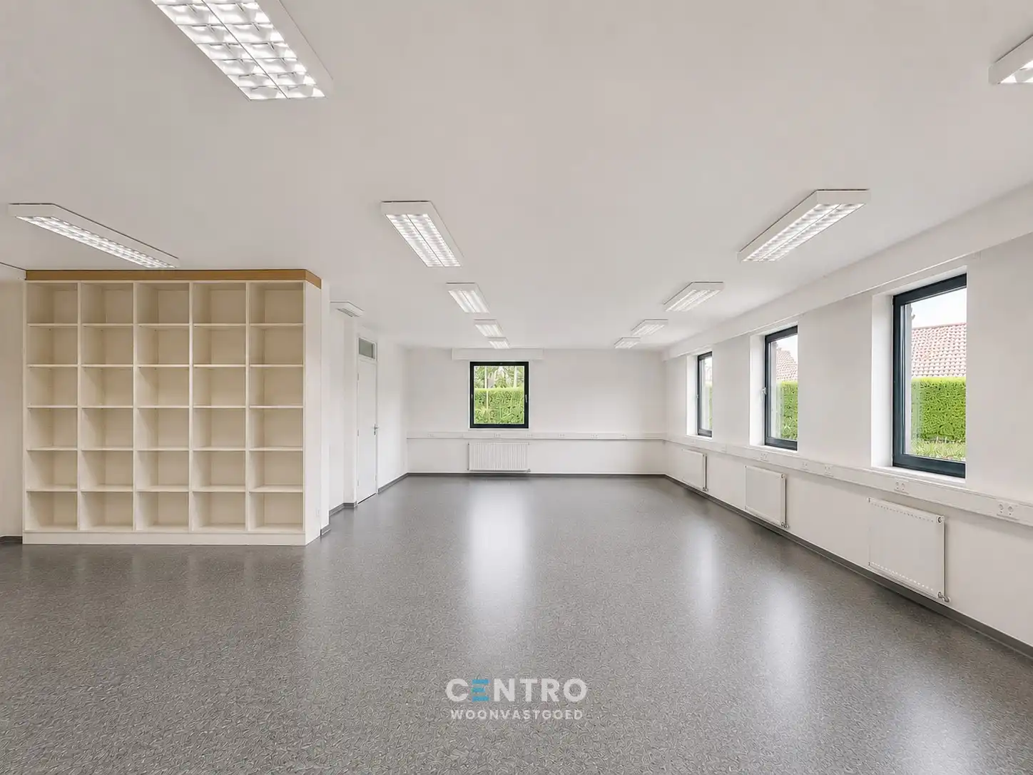 Vrijstaande VILLA (430m²) op een hoekperceel van ± 1.200 m² op invalsweg Roeselare (vlakbij de ring R32). Ook ideaal als KANGOEROEWONING. foto 21