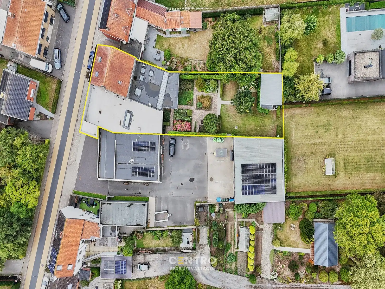 Luxueuze woning (4 slpks) + ruime showroom (of winkel, praktijkruimte, diensten, vrij beroep,...) met kantoor te Hooglede! foto 51