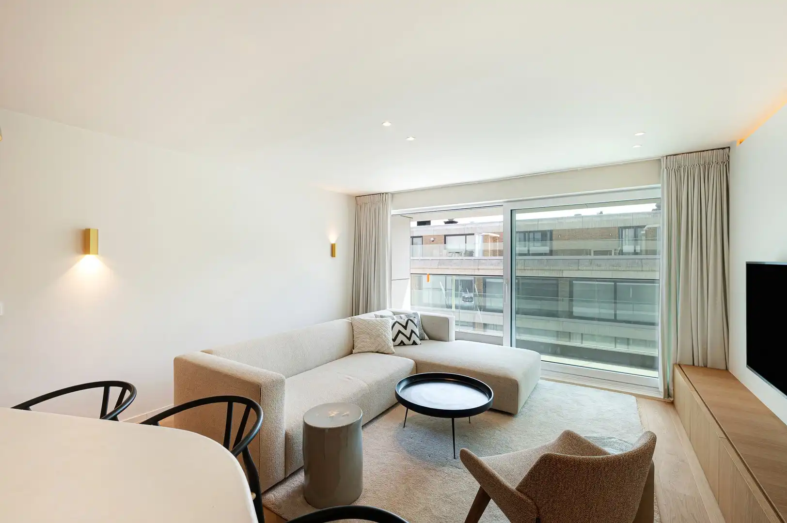 Prachtig afgewerkt, gemeubeld twee slaapkamer appartement heel goed gelegen op de Kustlaan. foto 10