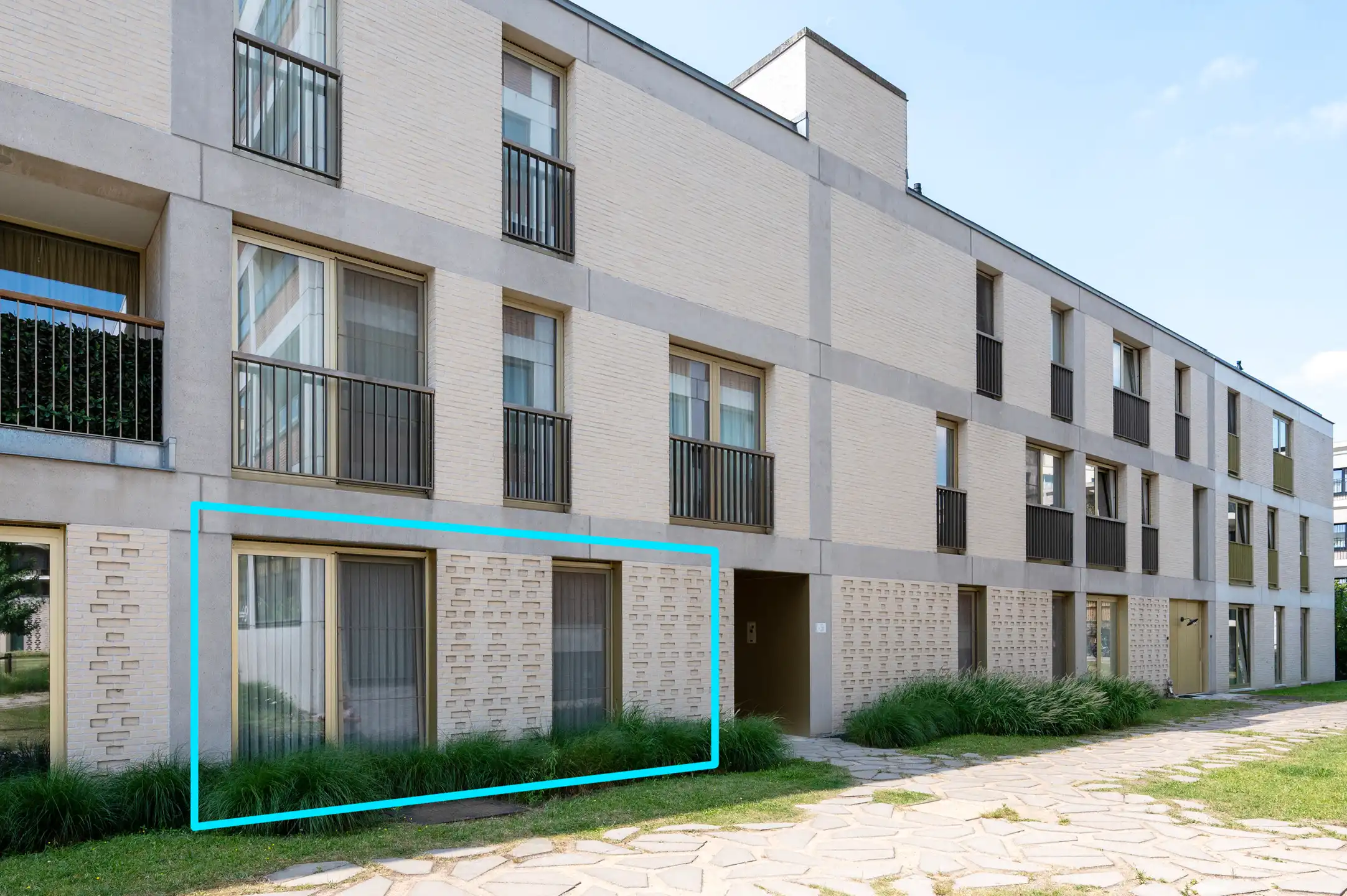 Instapklaar gelijkvloers appartement met zonnige tuin foto 18