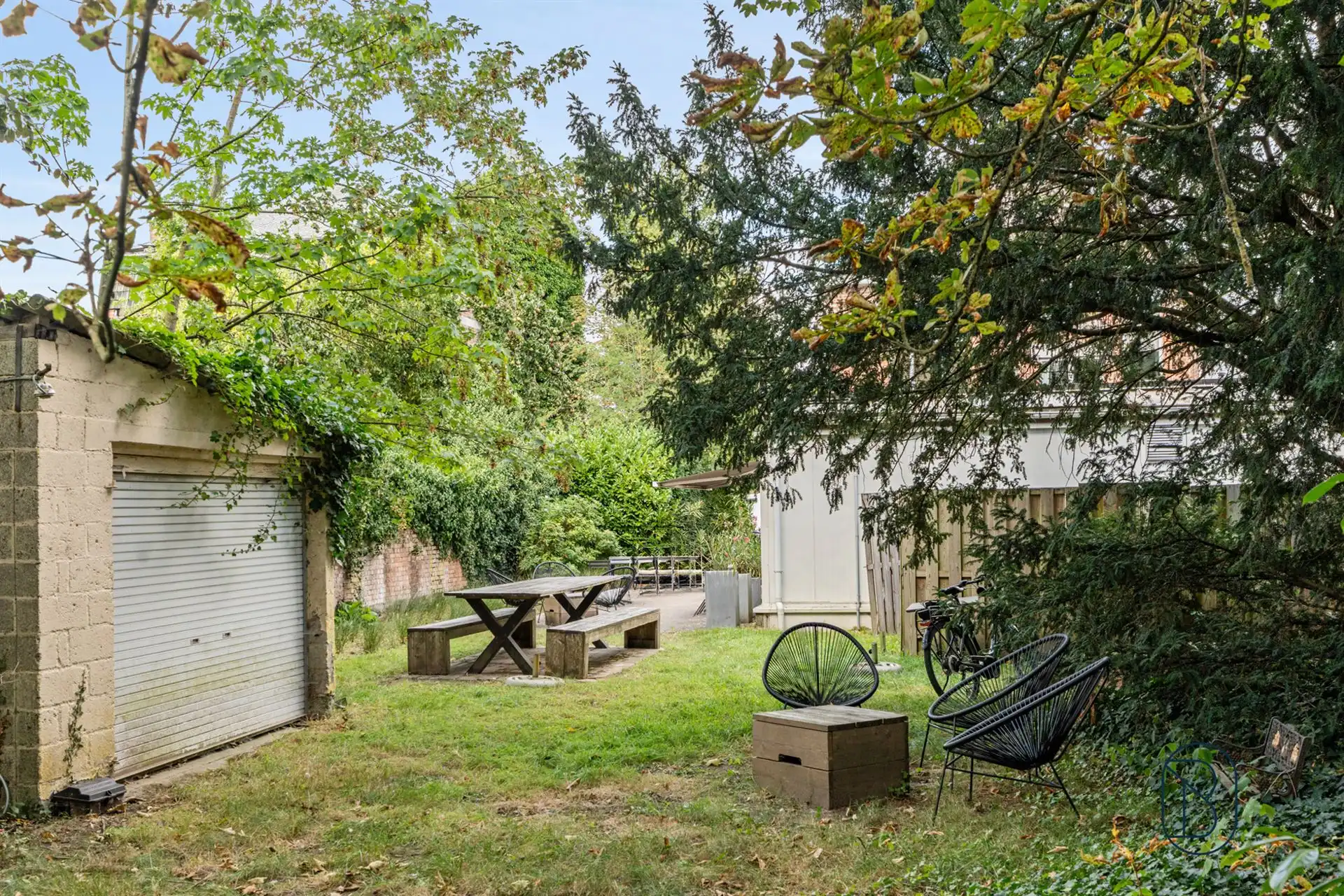 Topgelegen verhuurd handelspand met appartement. foto 5