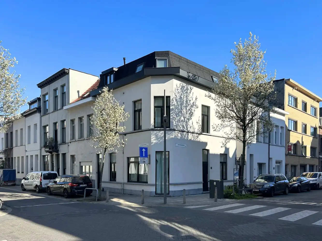 Opbrengsteigendom - Gerenoveerde woning met 3 slaapkamers te Oud-Berchem. foto 3