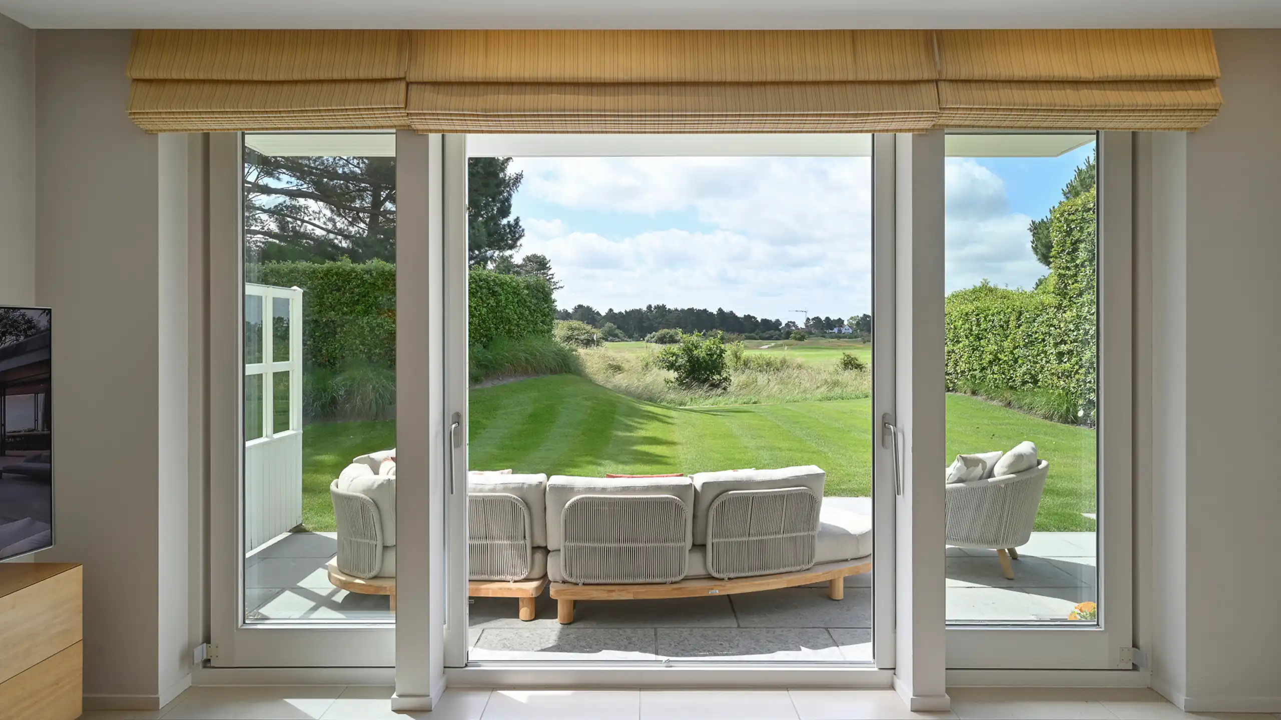 VILLA met panoramisch zicht en unieke ligging aan de golf... foto 15