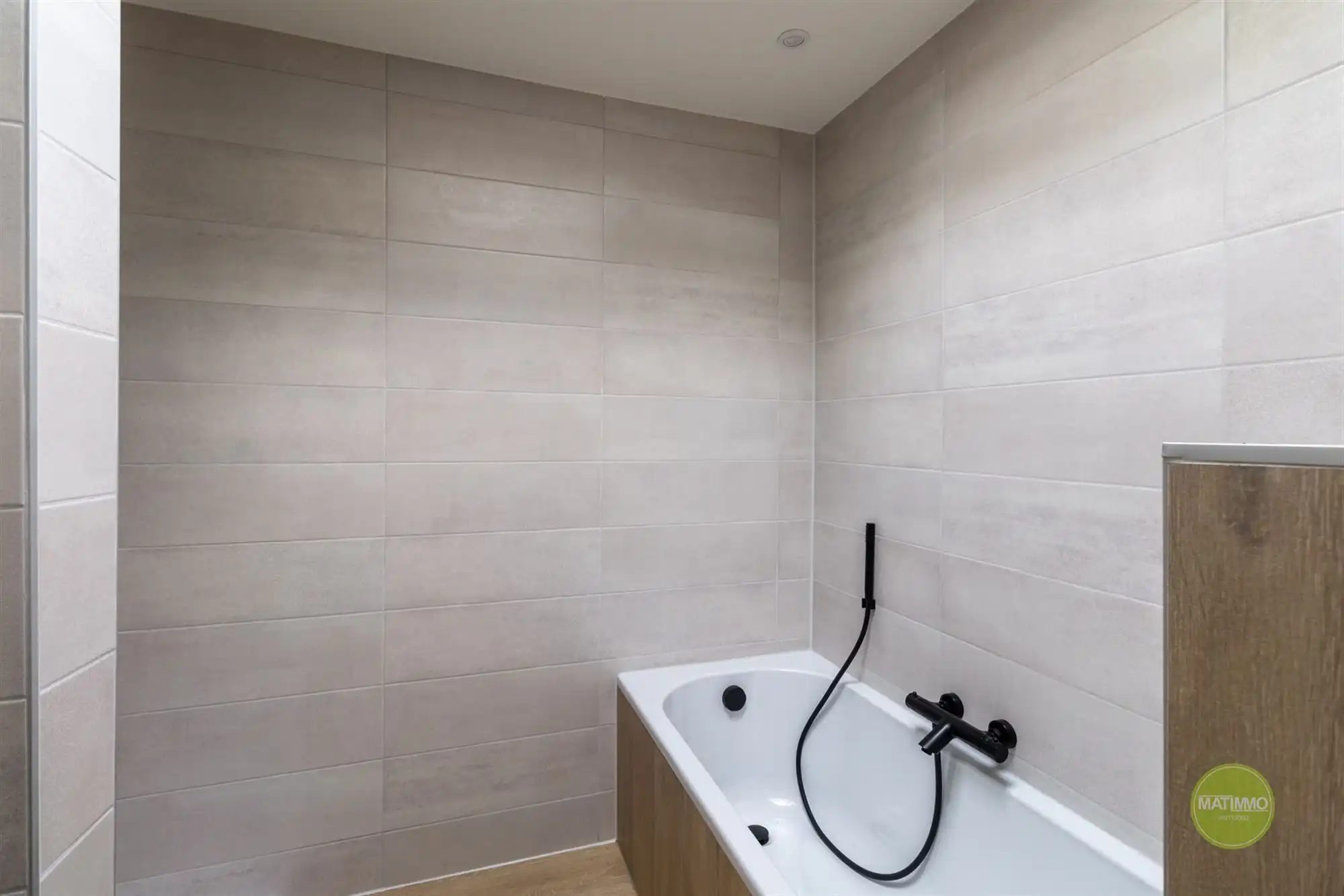 Gerenoveerde woning met twee slaapkamers en garage in Mol foto 9