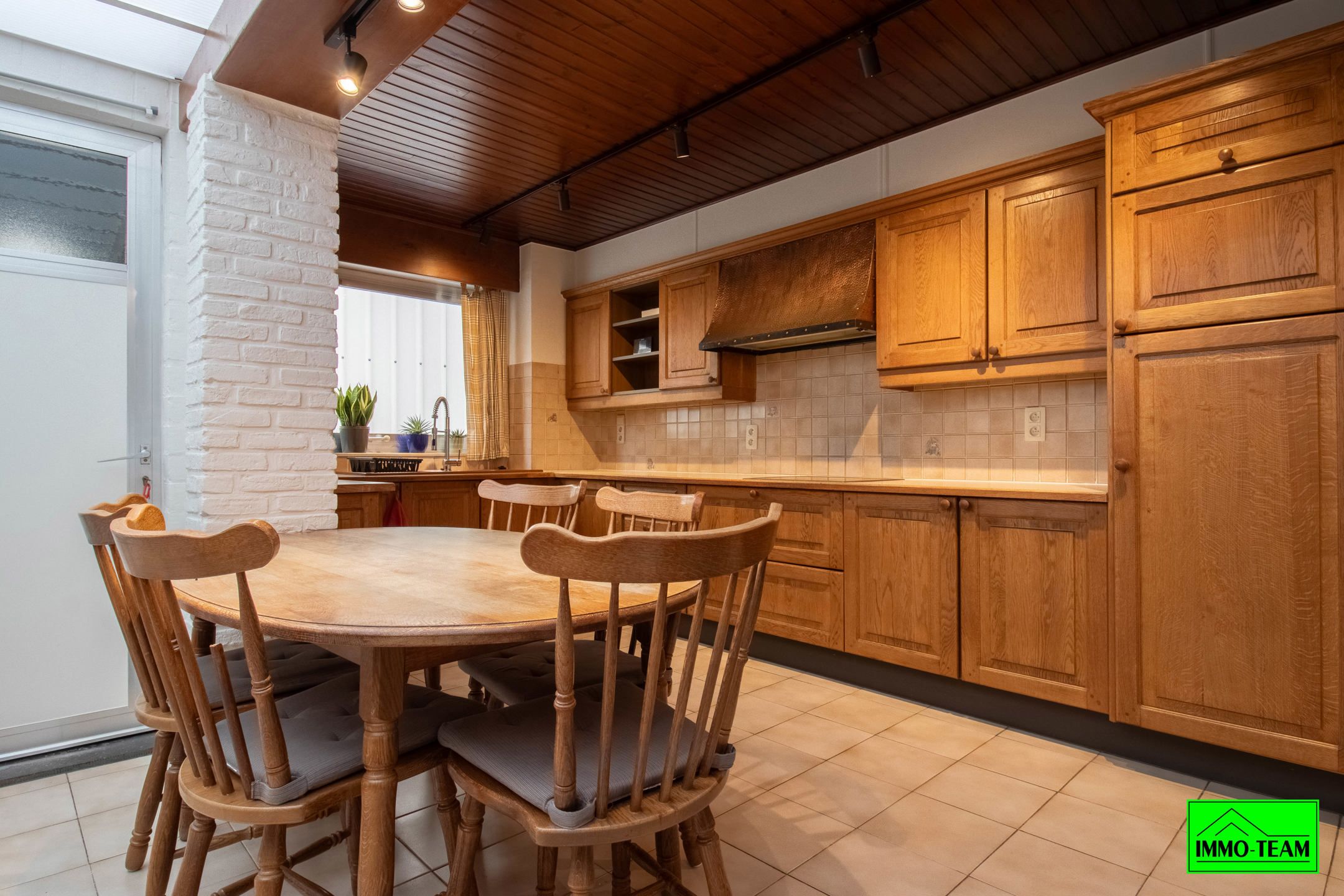 Ruime goed onderhouden gezinswoning met 4 slaapkamers foto 9