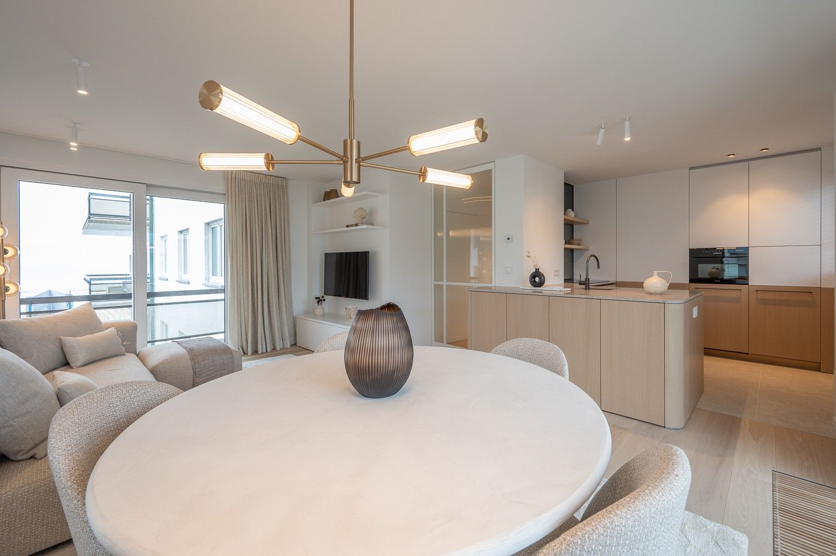 Luxueus gerenoveerd hoekappartement met zeezicht vlakbij de wandeldijk in het Zoute. foto 7