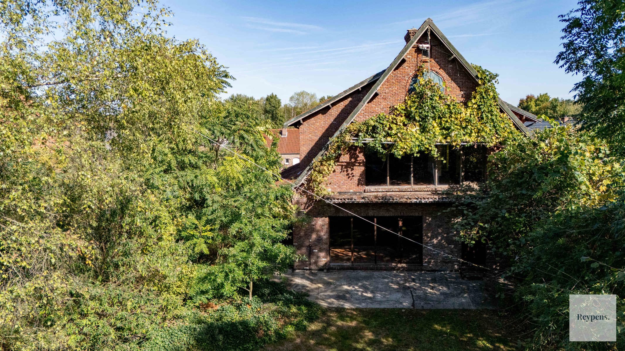 Prachtige landelijke stijlvilla met grote parktuin foto 33