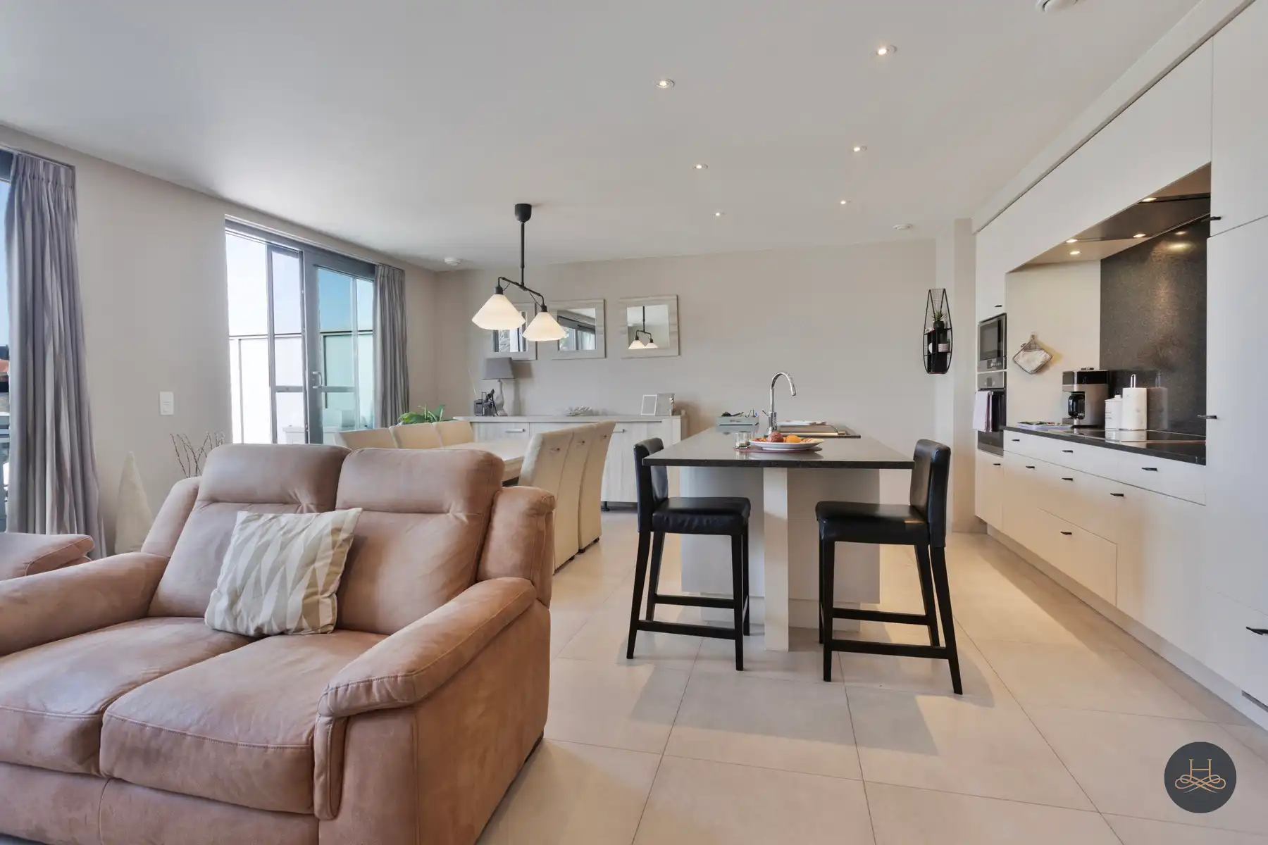Lichtrijk appartement met groot terras foto 4