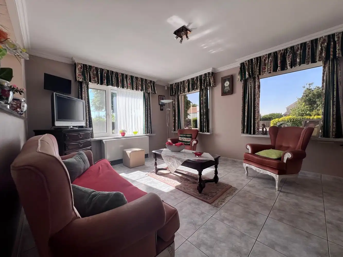 Ruime en instapklare villa met 2 slaapkamers, garage en tuin. foto 7