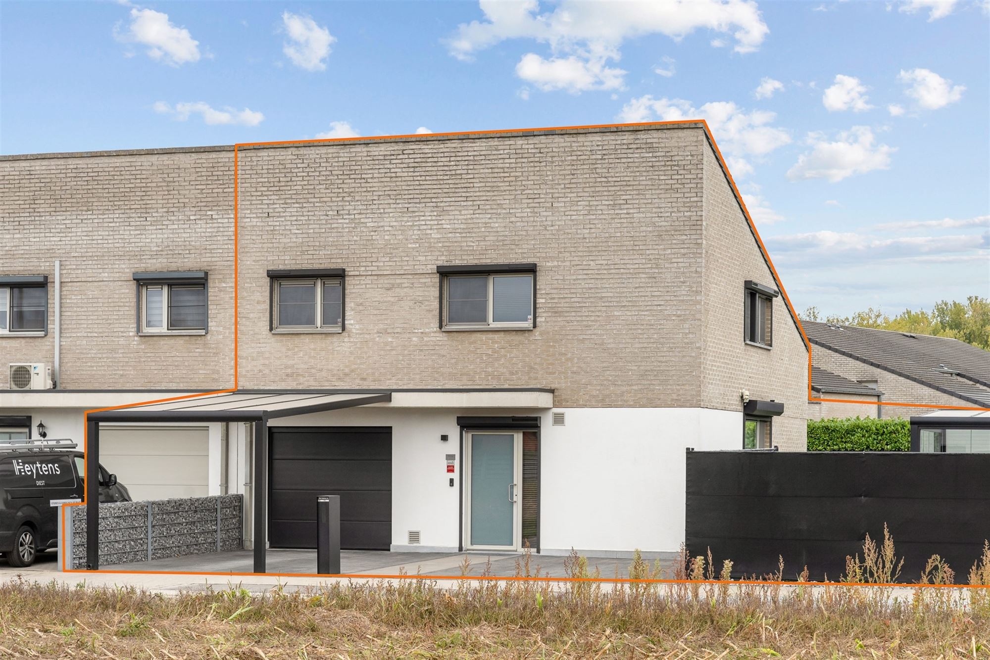 PRACHTIG GERENOVEERDE WONING MET 3 SLAAPKAMERS UITERST RUSTIG GELEGEN IN DE NABIJHEID VAN TESSENDERLO CENTRUM foto 2