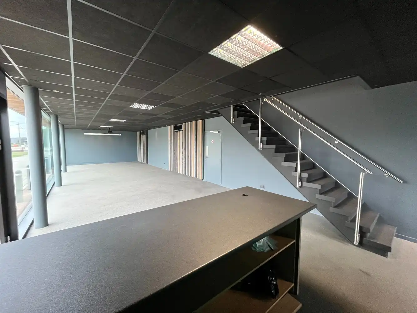 217m² kantoren + 696m² bedrijfshal foto 4